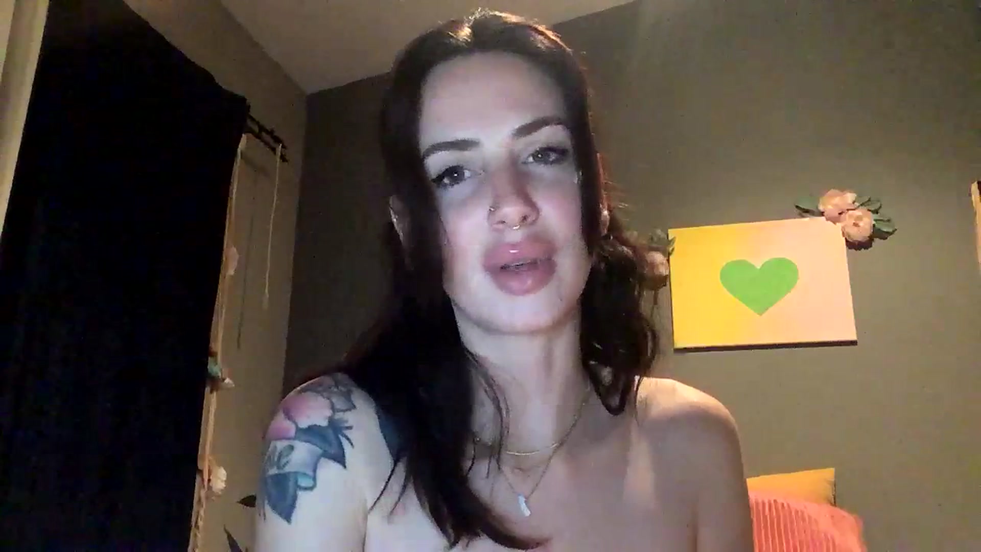 Gallery image thumbnail from Sarah_autumns's myfreecams stream on, 06/18/2023, 06:53 image 19 of 20