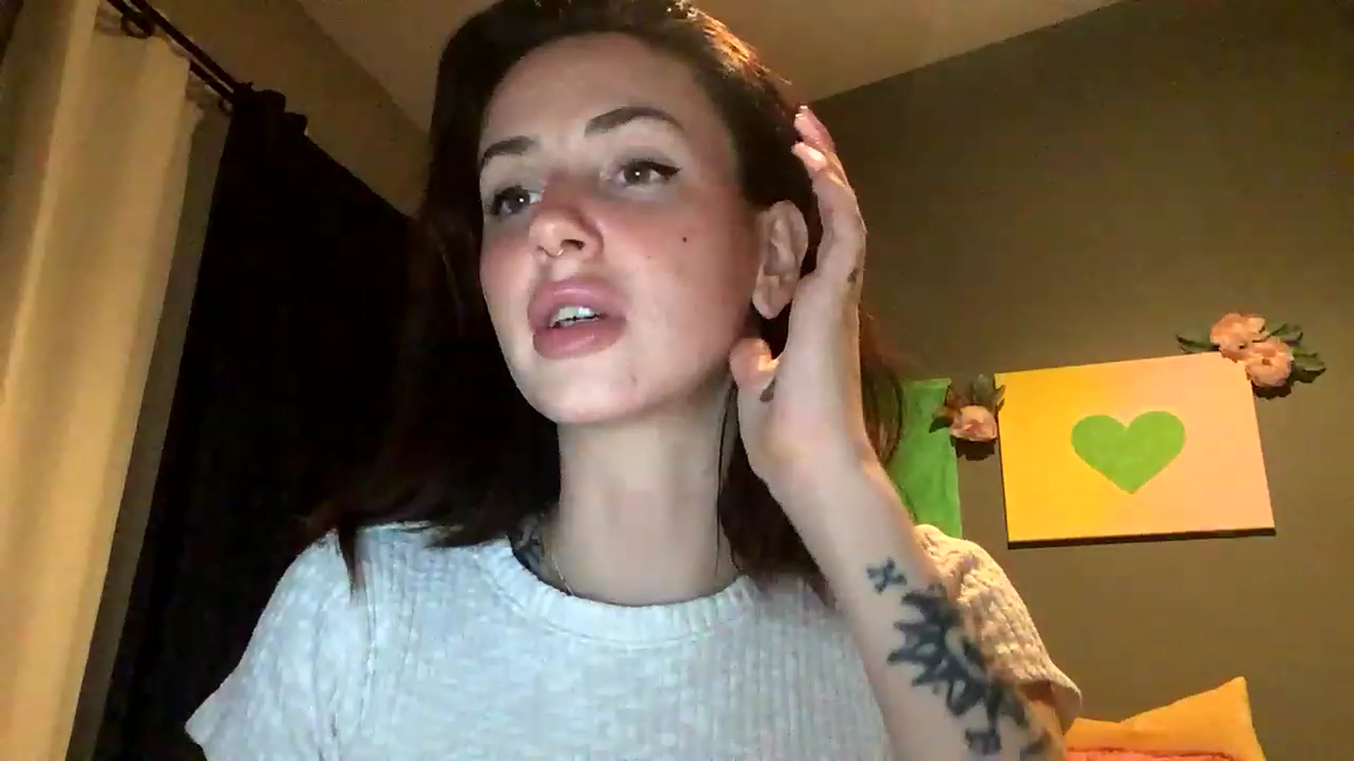 Gallery image thumbnail from Sarah_autumns's myfreecams stream on, 06/19/2023, 08:58 image 12 of 20