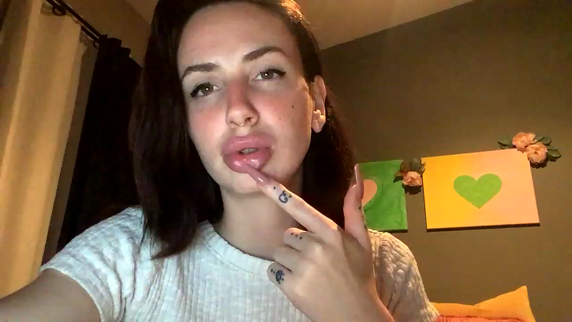 Gallery image thumbnail from Sarah_autumns's myfreecams stream on, 06/19/2023, 08:58 image 19 of 20