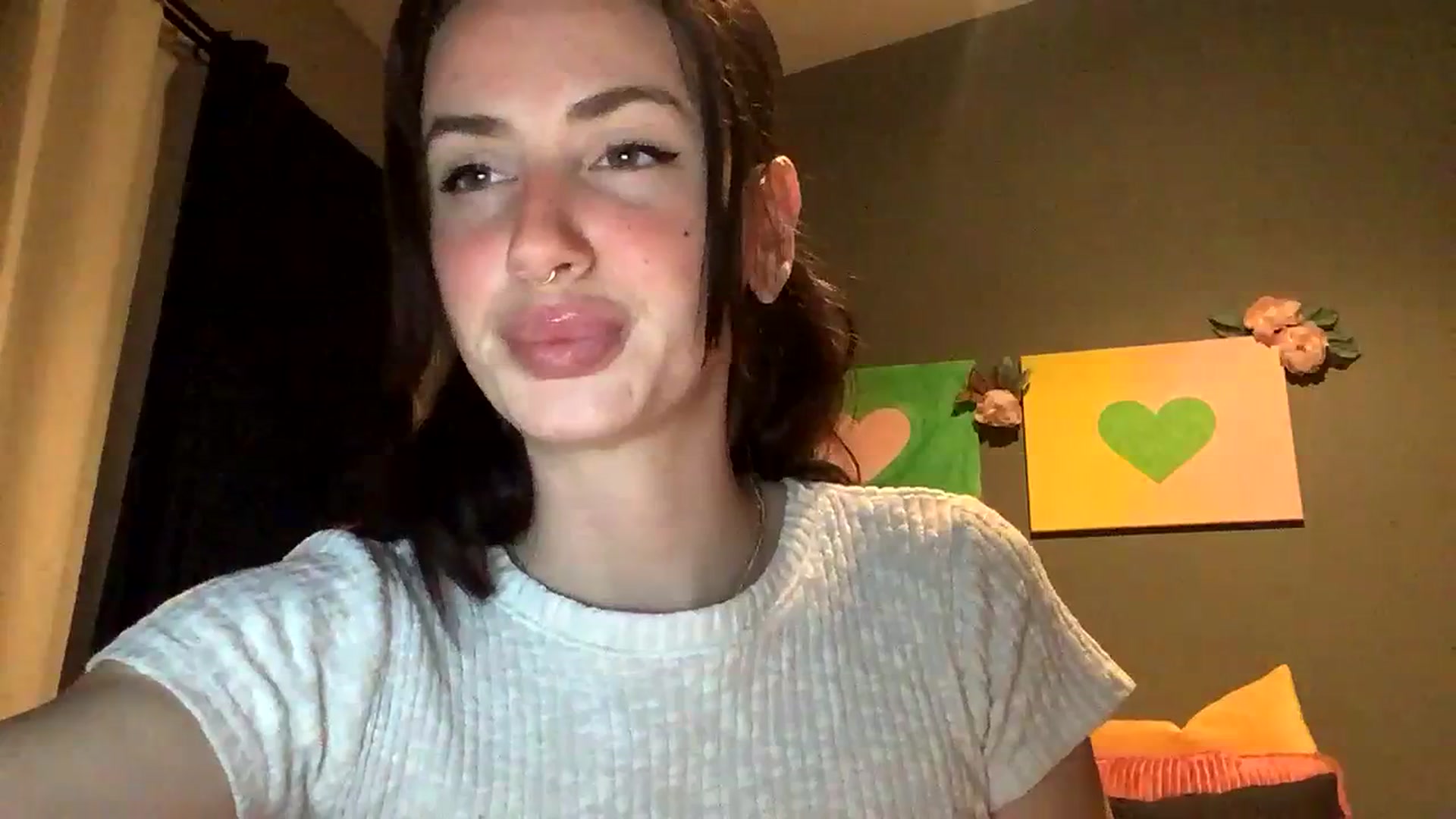 Gallery image thumbnail from Sarah_autumns's myfreecams stream on, 06/20/2023, 06:20 image 19 of 20