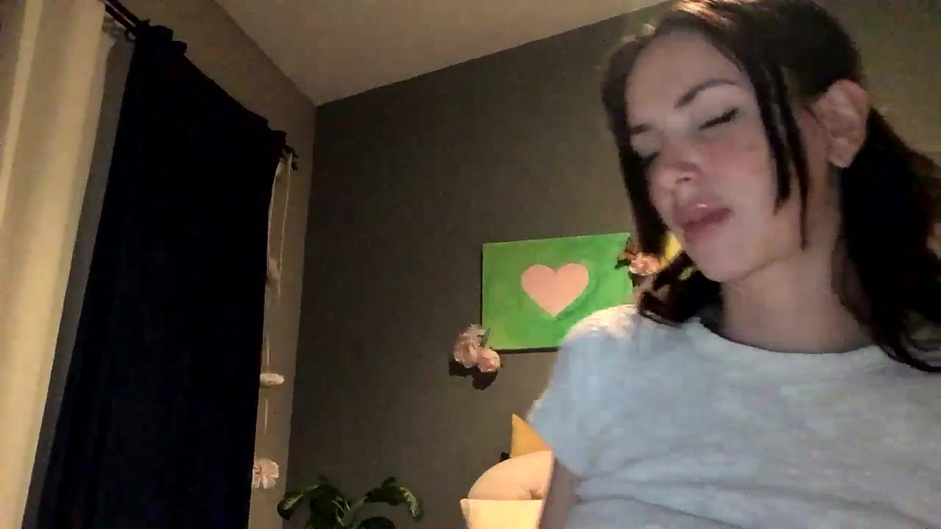 Gallery image thumbnail from Sarah_autumns's myfreecams stream on, 06/20/2023, 06:20 image 15 of 20