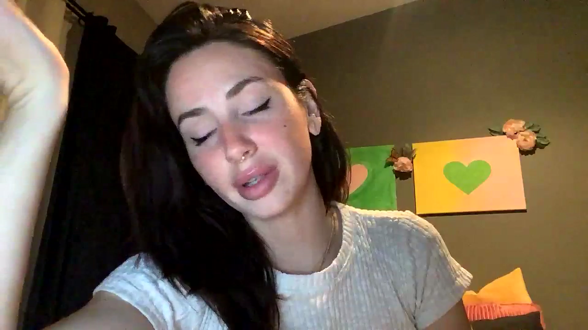 Gallery image thumbnail from Sarah_autumns's myfreecams stream on, 06/20/2023, 06:58 image 10 of 20