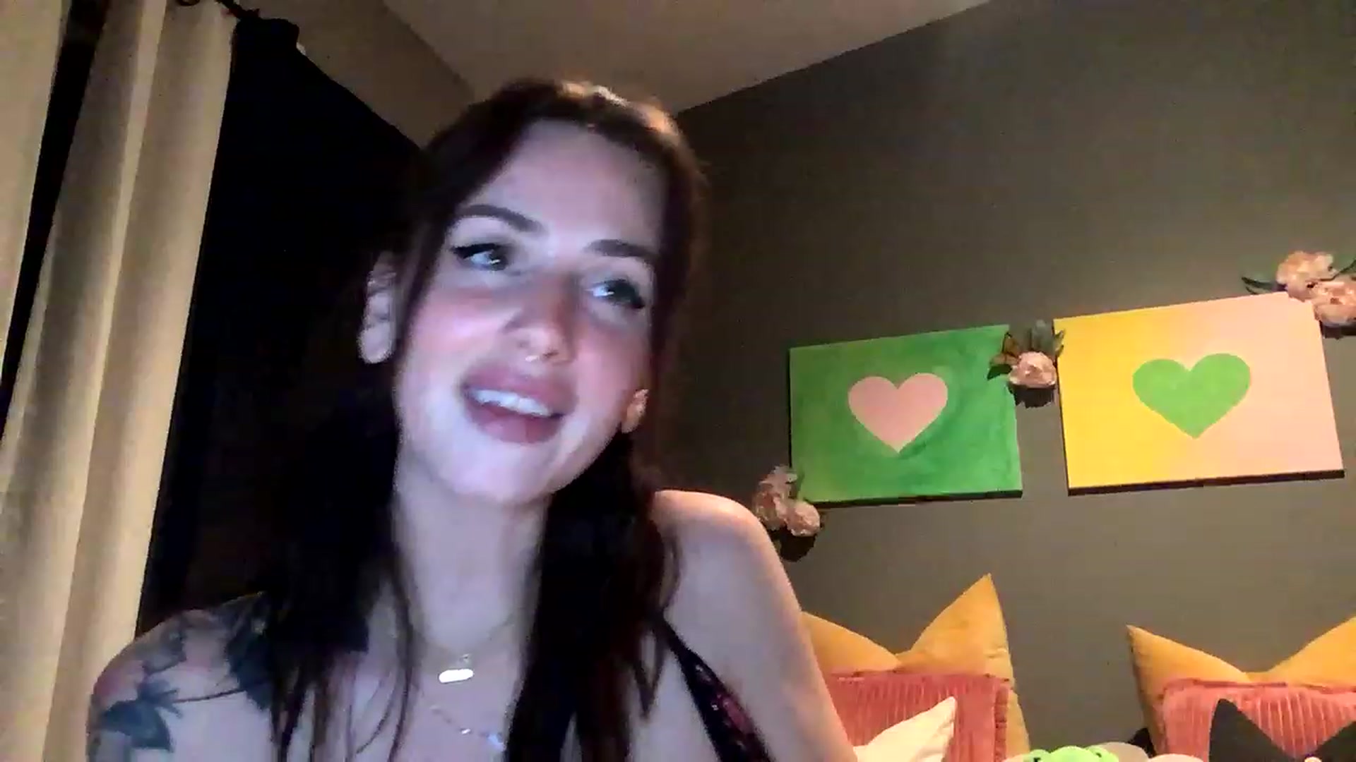 Gallery image thumbnail from Sarah_autumns's myfreecams stream on, 06/21/2023, 06:34 image 16 of 20