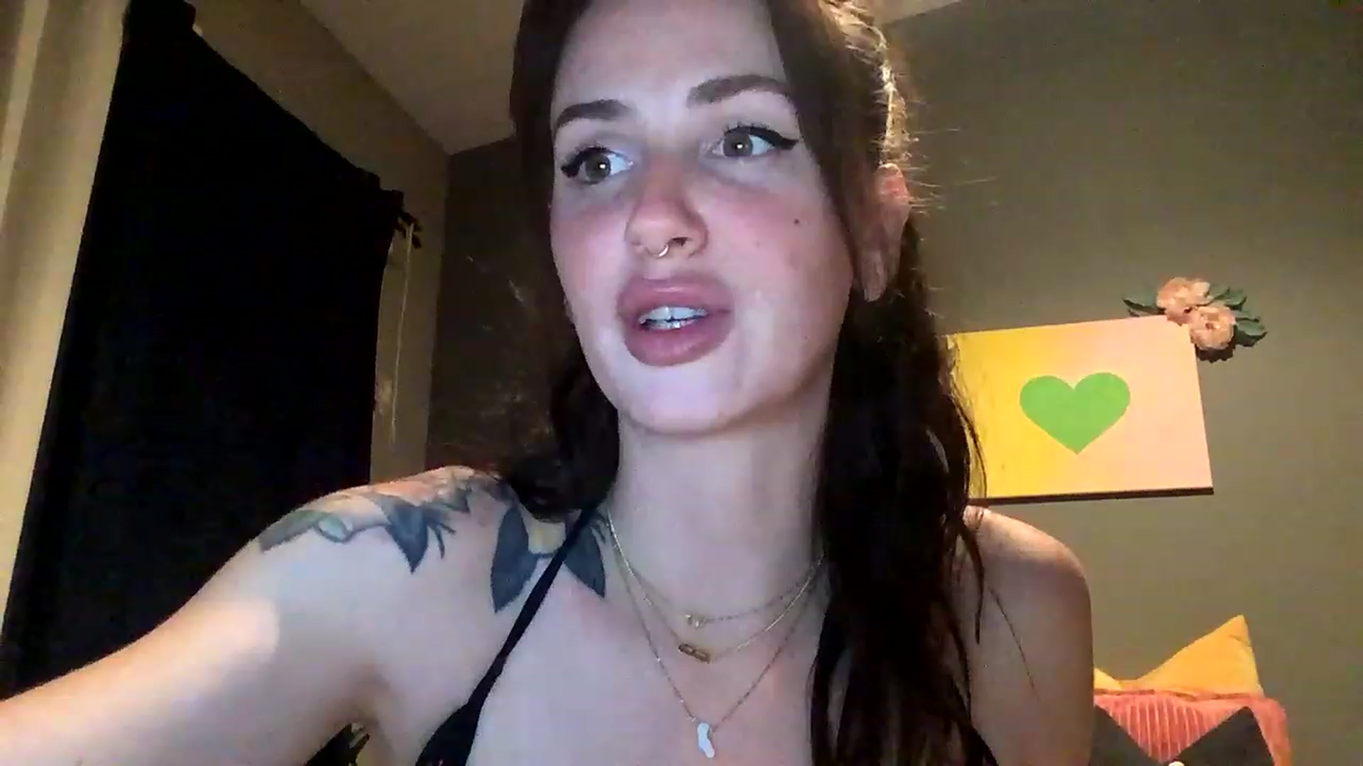 Gallery image thumbnail from Sarah_autumns's myfreecams stream on, 06/21/2023, 06:34 image 11 of 20