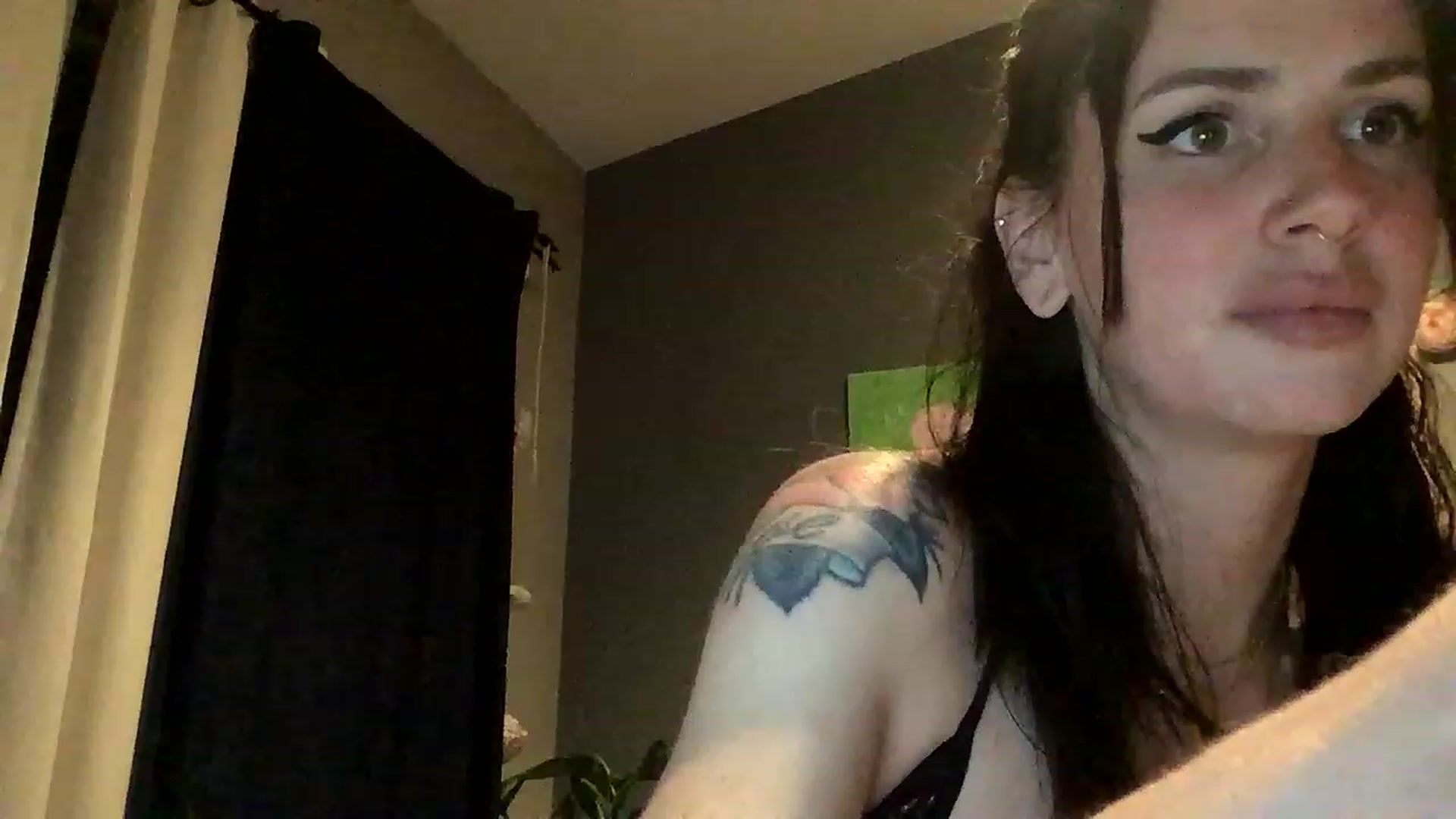 Gallery image thumbnail from Sarah_autumns's myfreecams stream on, 06/21/2023, 06:34 image 19 of 20