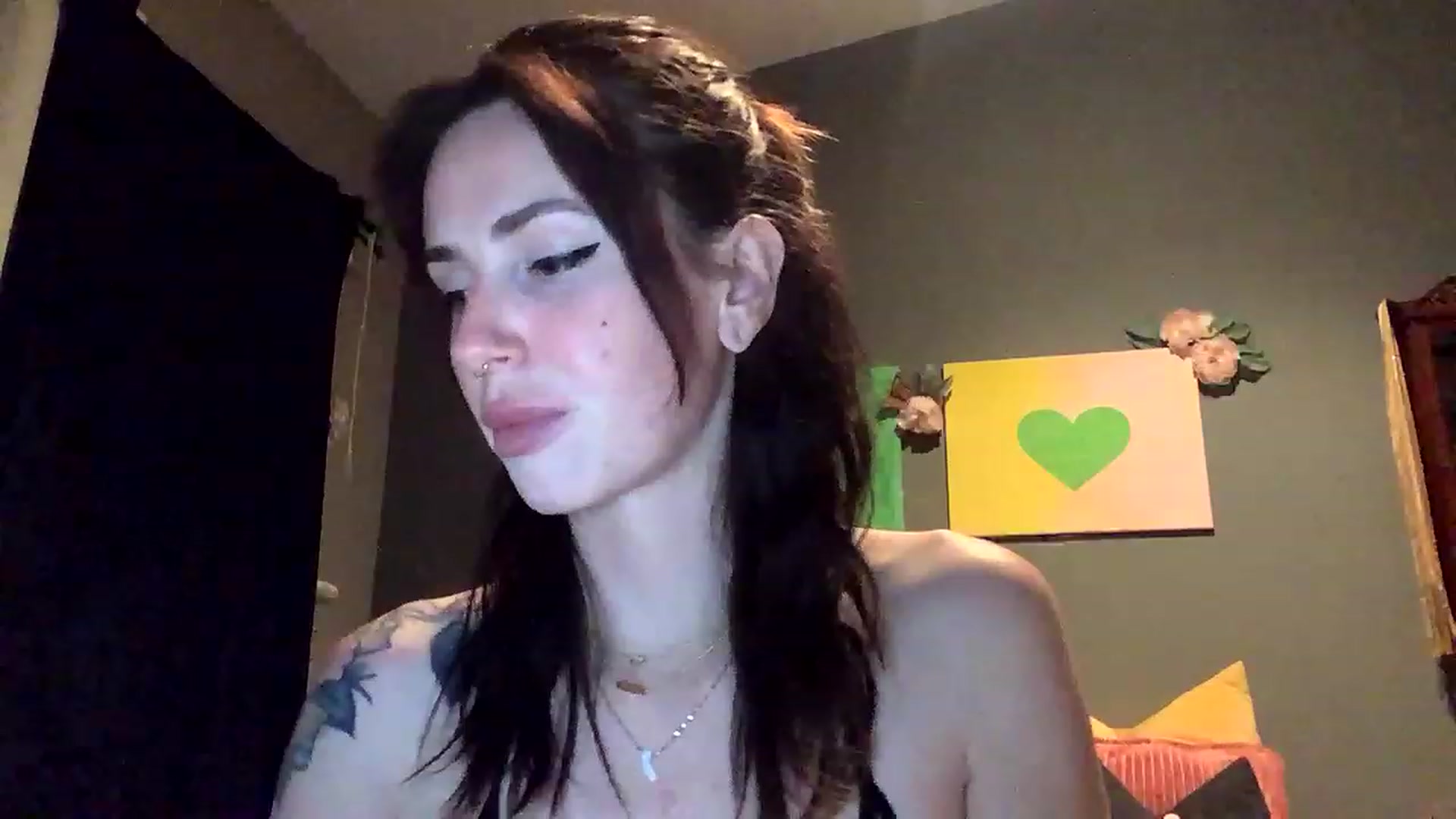 Gallery image thumbnail from Sarah_autumns's myfreecams stream on, 06/21/2023, 06:34 image 3 of 20