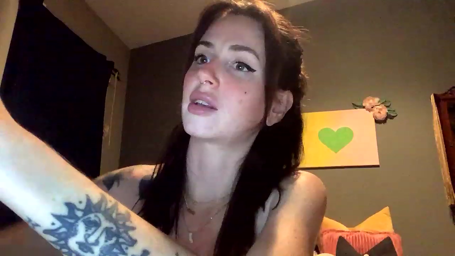Gallery image thumbnail from Sarah_autumns's myfreecams stream on, 06/21/2023, 06:34 image 2 of 20