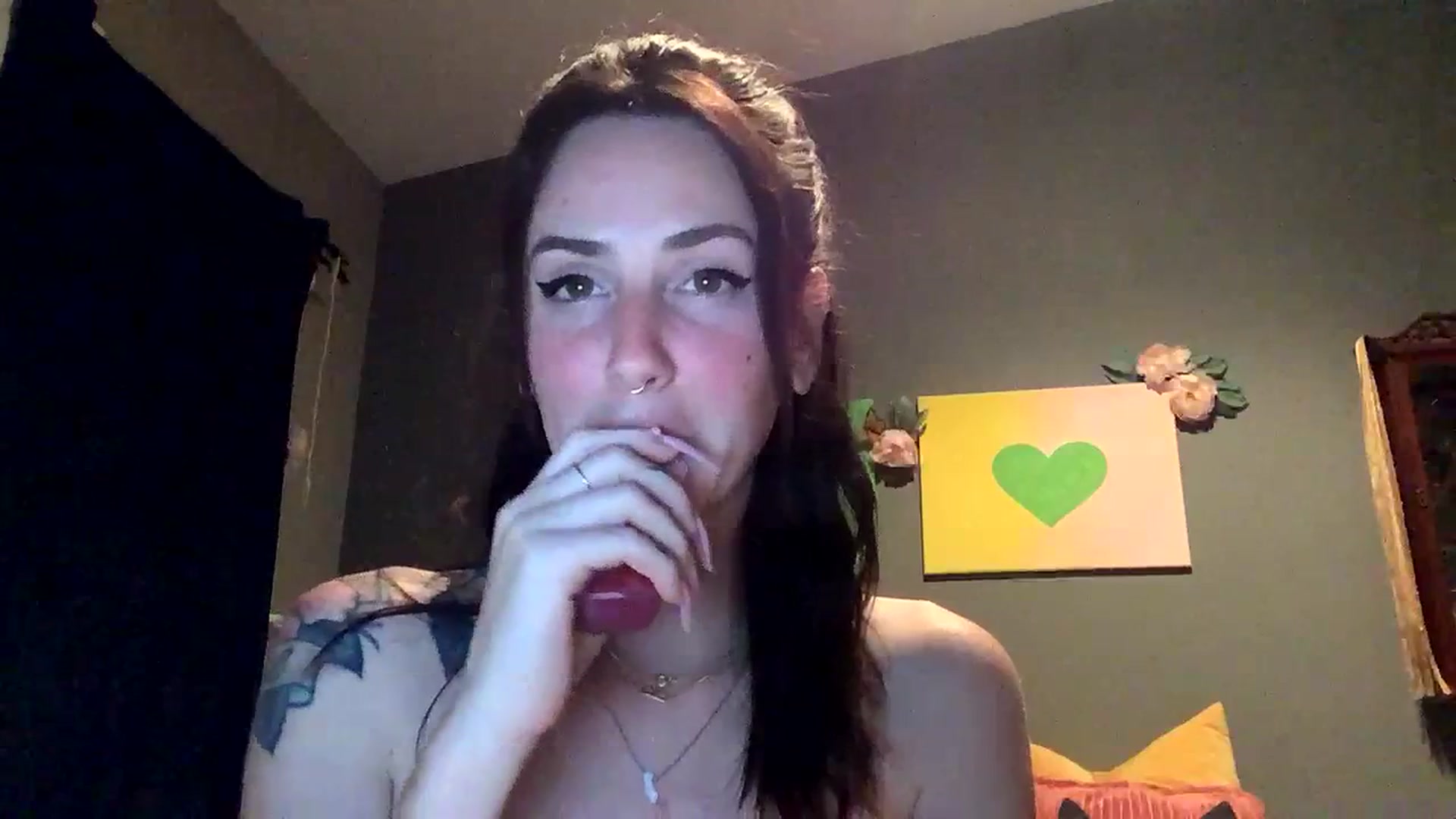 Gallery image thumbnail from Sarah_autumns's myfreecams stream on, 06/21/2023, 08:09 image 6 of 20