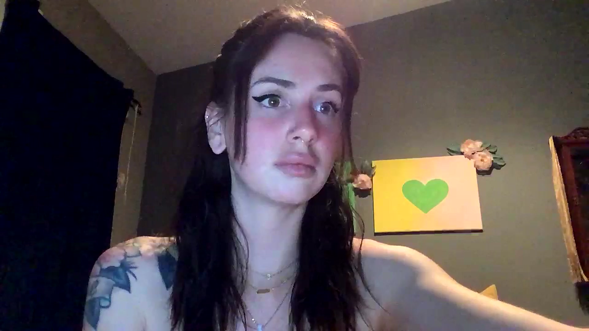 Gallery image thumbnail from Sarah_autumns's myfreecams stream on, 06/21/2023, 08:09 image 10 of 20