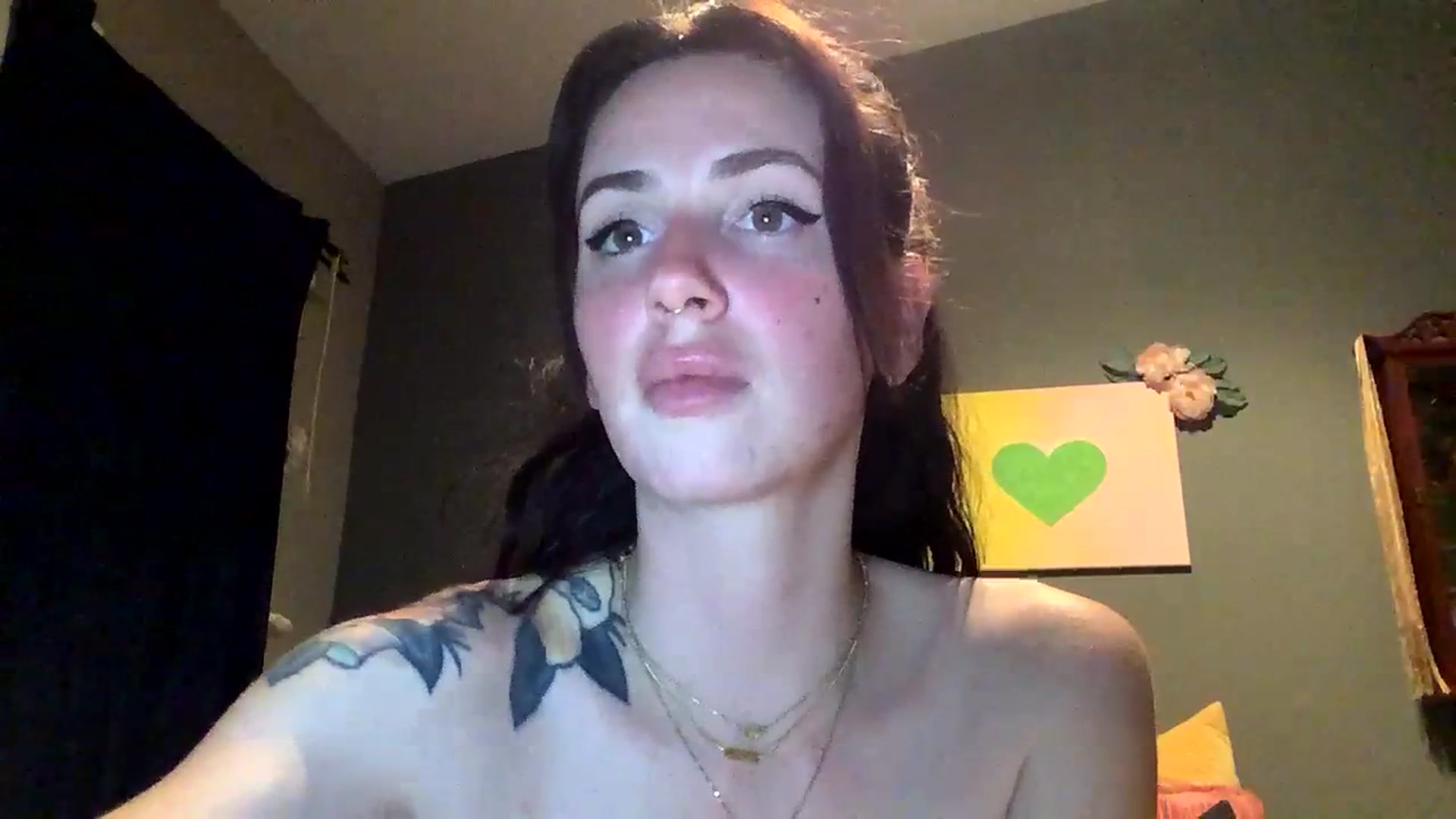 Gallery image thumbnail from Sarah_autumns's myfreecams stream on, 06/21/2023, 08:09 image 2 of 20
