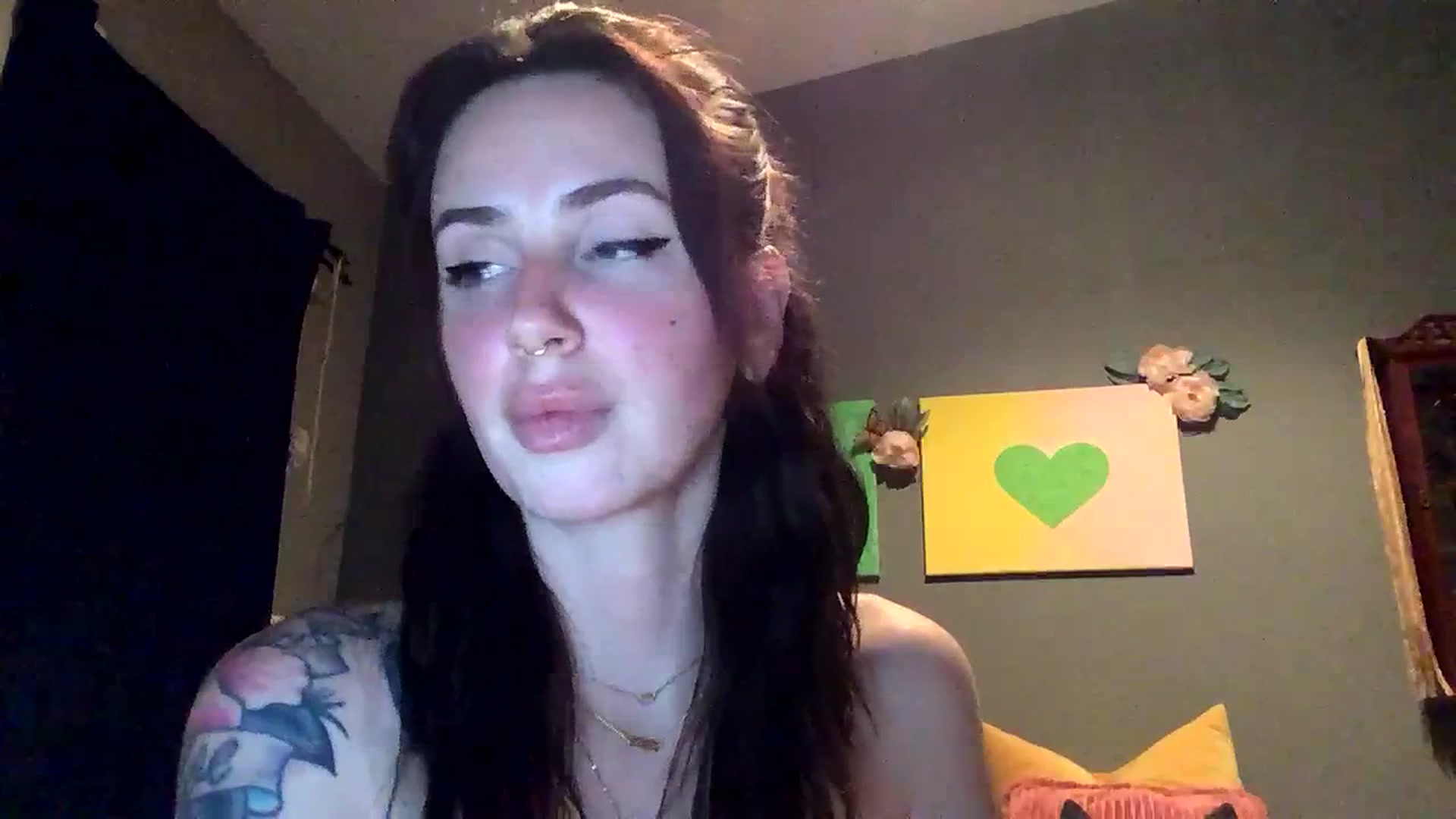 Gallery image thumbnail from Sarah_autumns's myfreecams stream on, 06/21/2023, 08:09 image 11 of 20