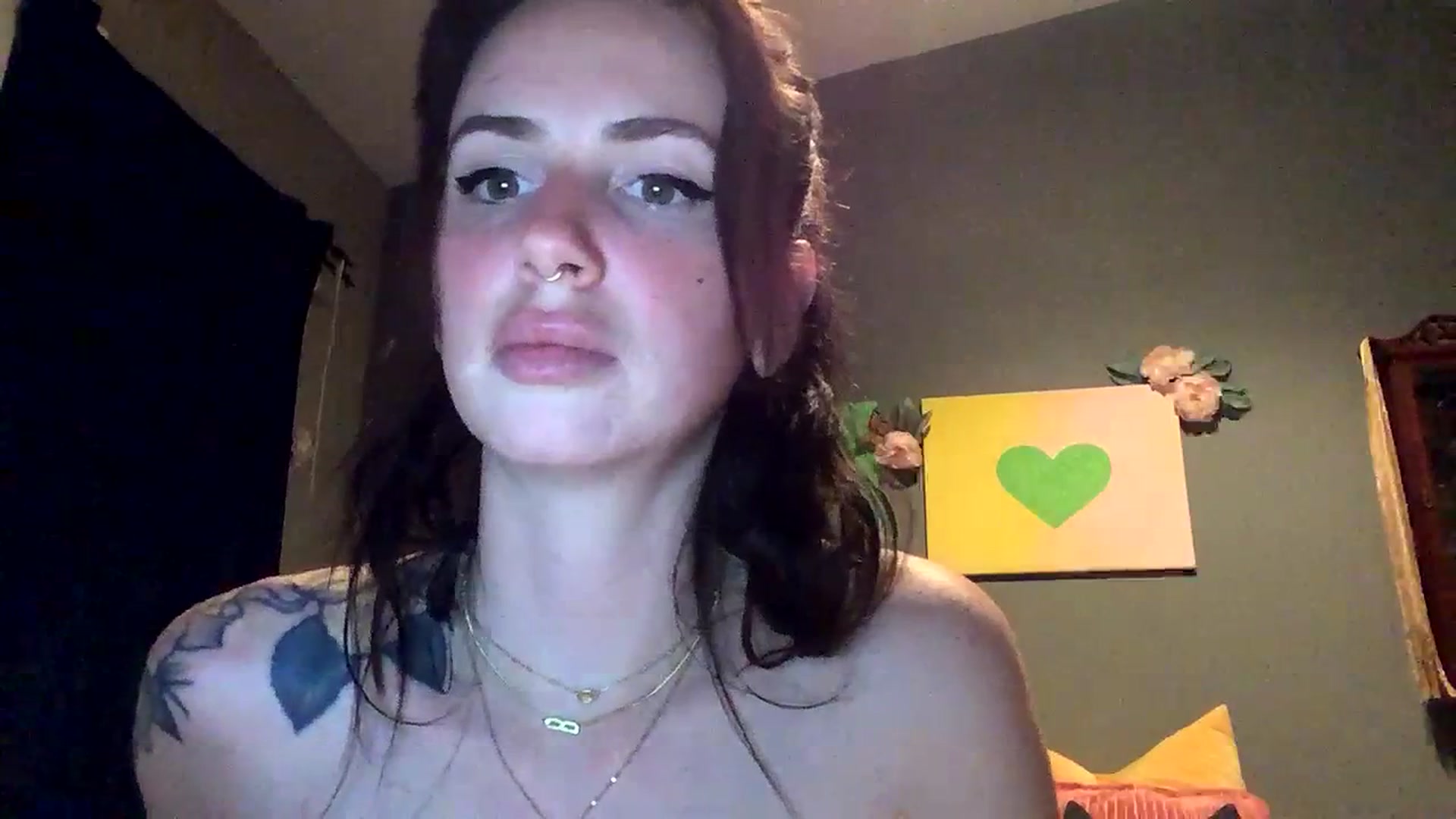 Gallery image thumbnail from Sarah_autumns's myfreecams stream on, 06/21/2023, 08:09 image 15 of 20