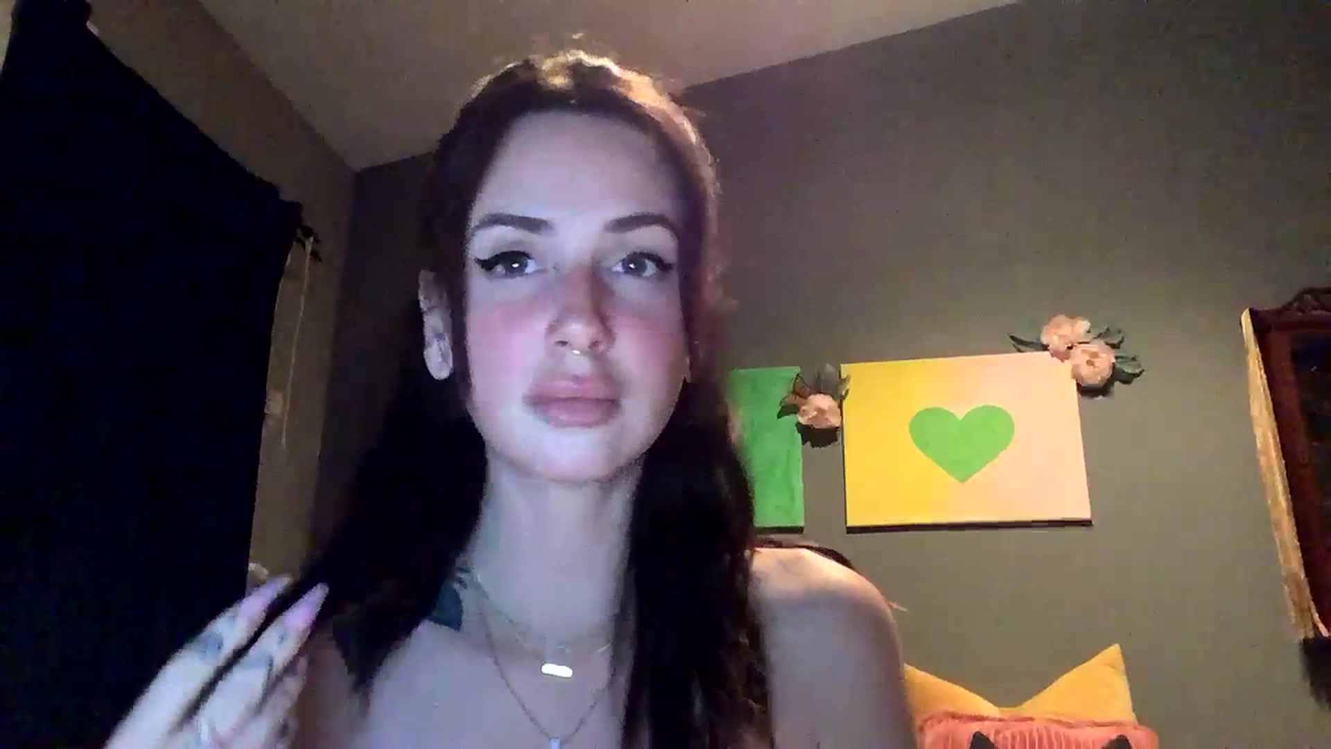 Gallery image thumbnail from Sarah_autumns's myfreecams stream on, 06/21/2023, 08:09 image 7 of 20