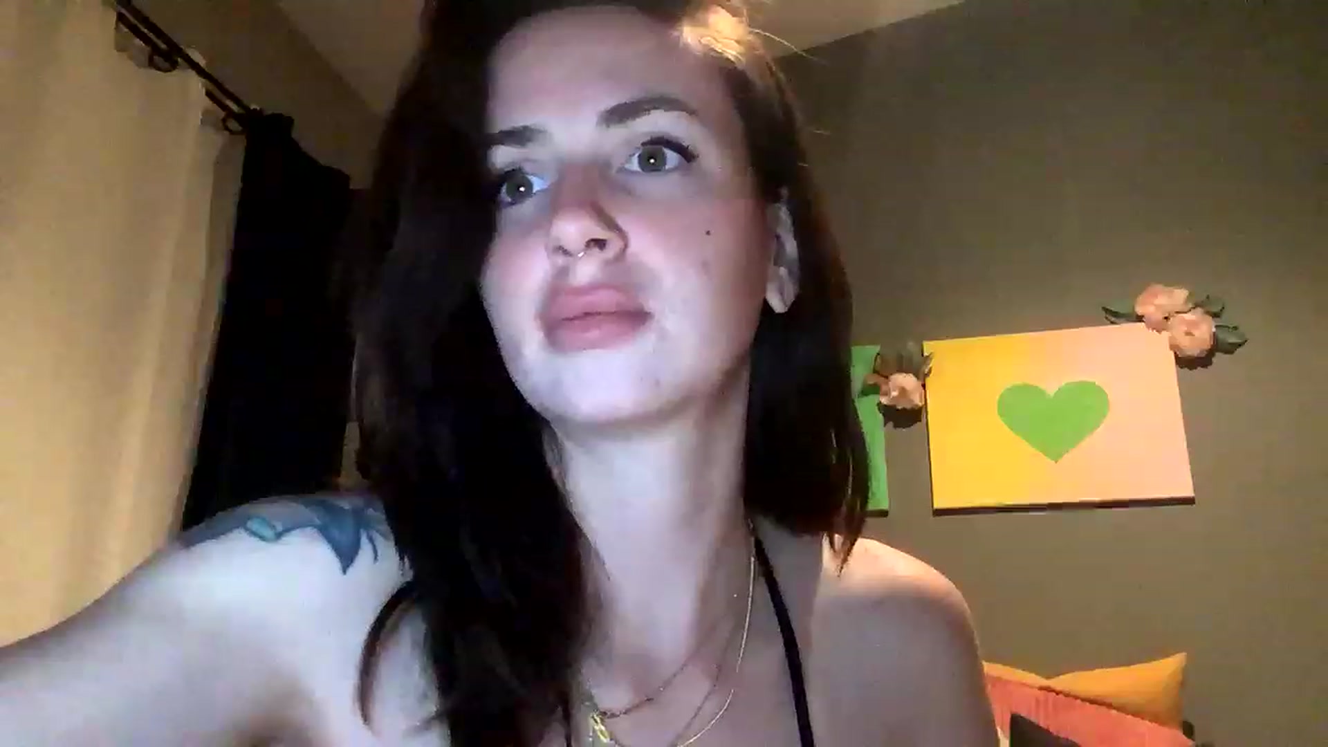 Gallery image thumbnail from Sarah_autumns's myfreecams stream on, 06/24/2023, 05:22 image 12 of 20
