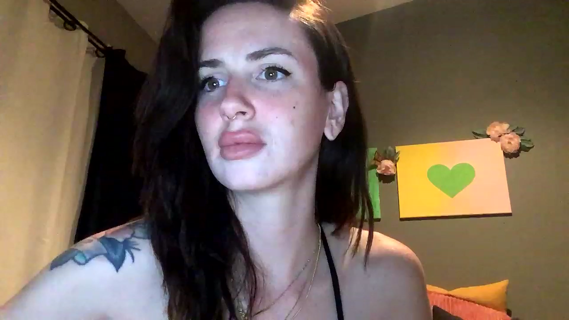 Gallery image thumbnail from Sarah_autumns's myfreecams stream on, 06/24/2023, 05:22 image 14 of 20