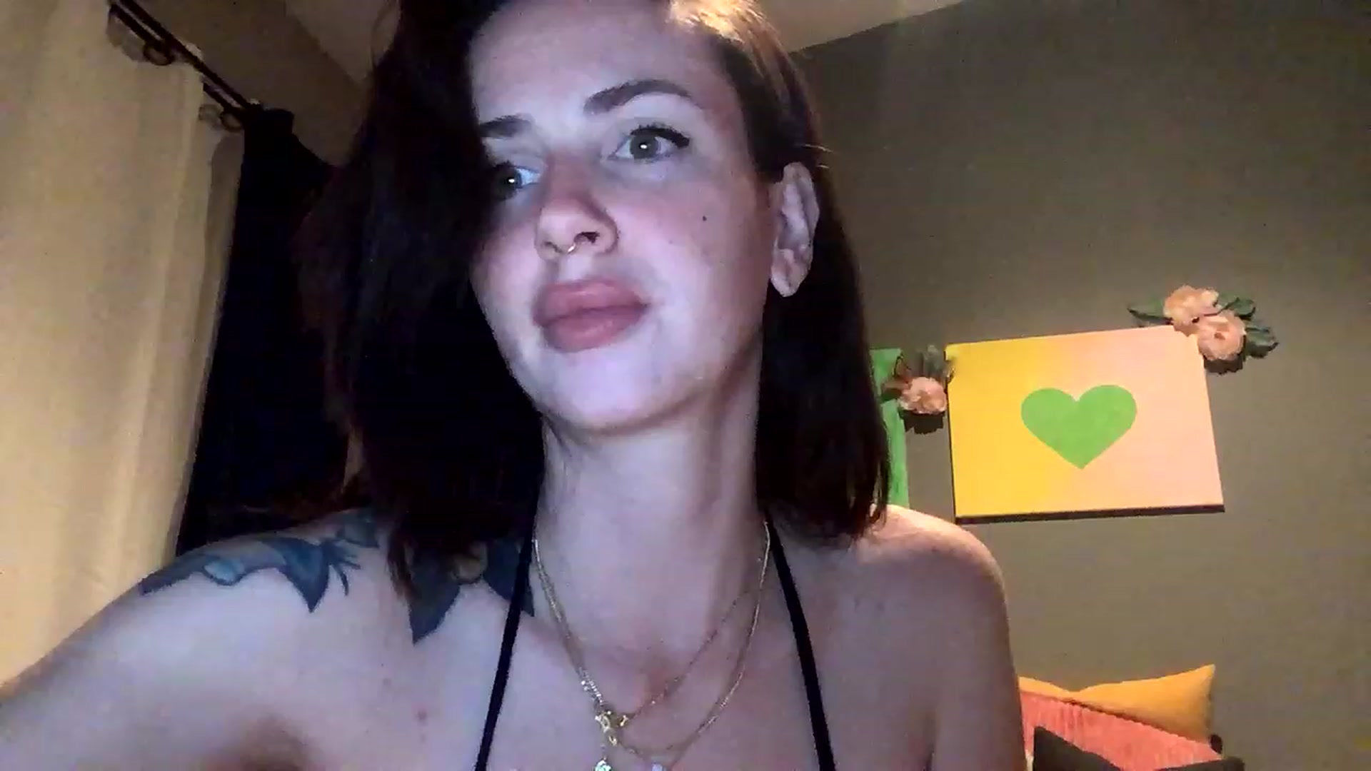 Gallery image thumbnail from Sarah_autumns's myfreecams stream on, 06/24/2023, 05:22 image 1 of 20