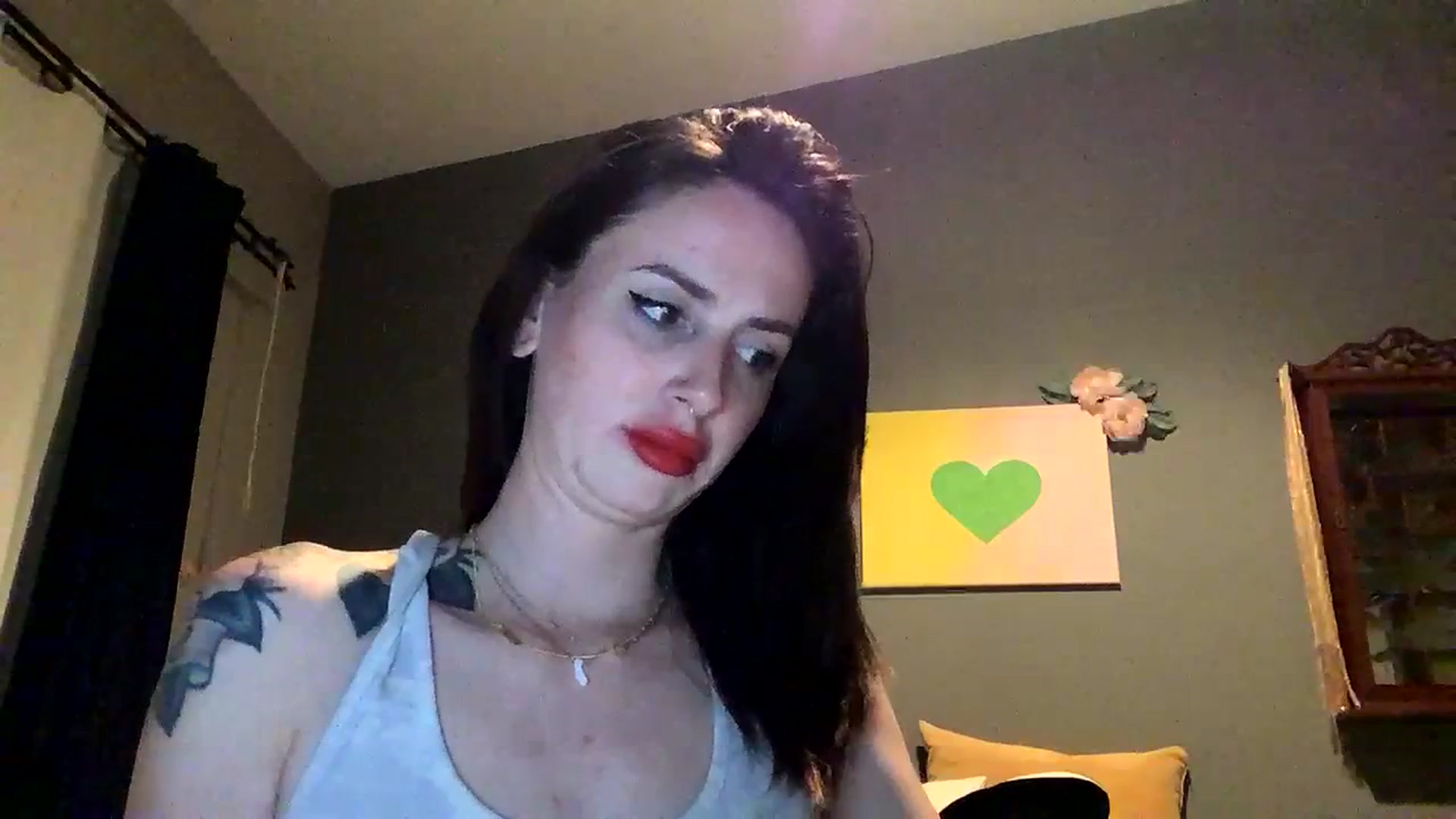 Gallery image thumbnail from Sarah_autumns's myfreecams stream on, 06/27/2023, 07:08 image 14 of 20