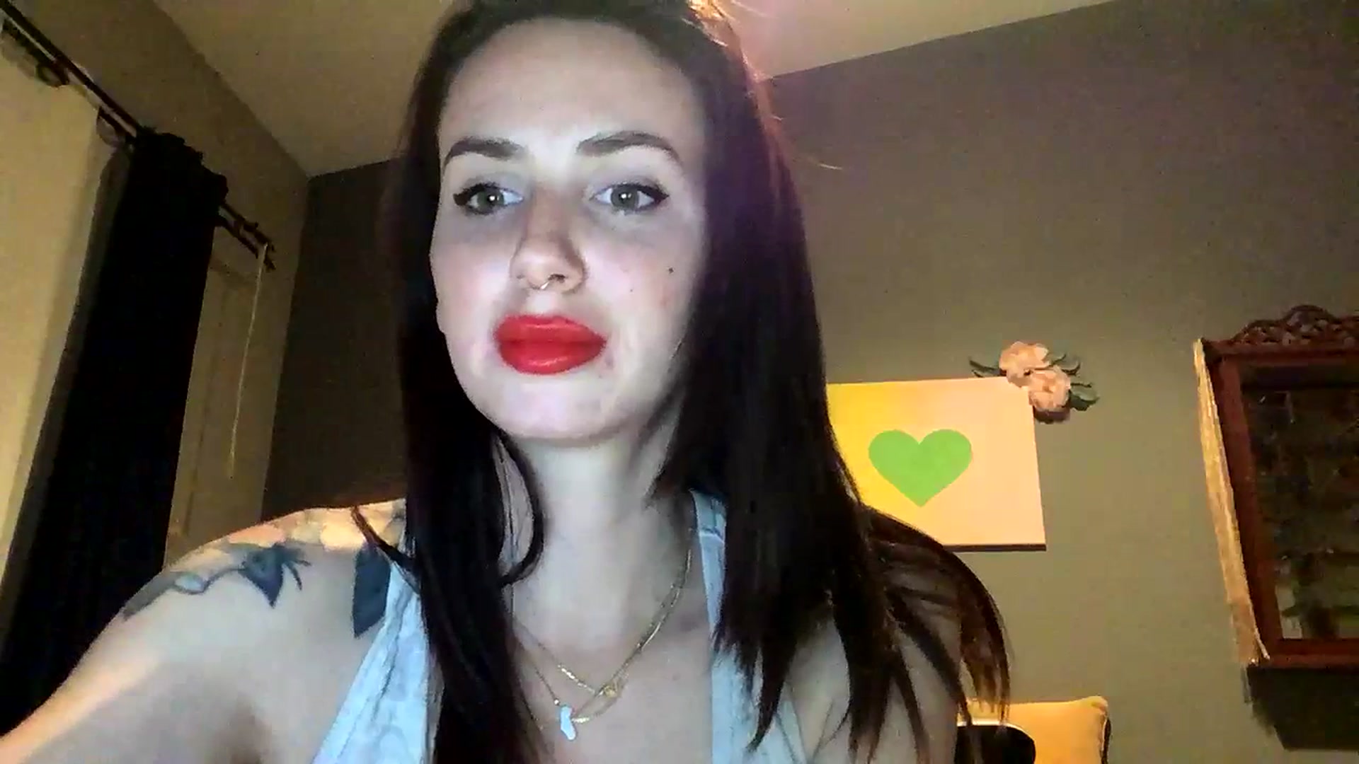 Gallery image thumbnail from Sarah_autumns's myfreecams stream on, 06/27/2023, 07:08 image 18 of 20