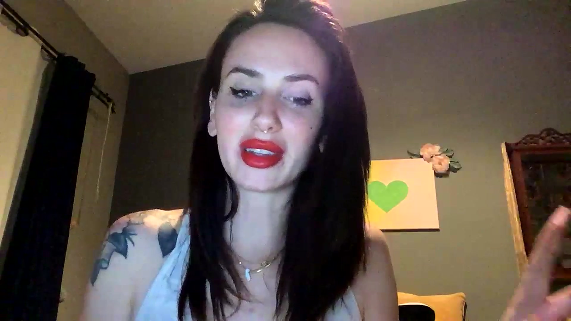 Gallery image thumbnail from Sarah_autumns's myfreecams stream on, 06/27/2023, 07:08 image 16 of 20