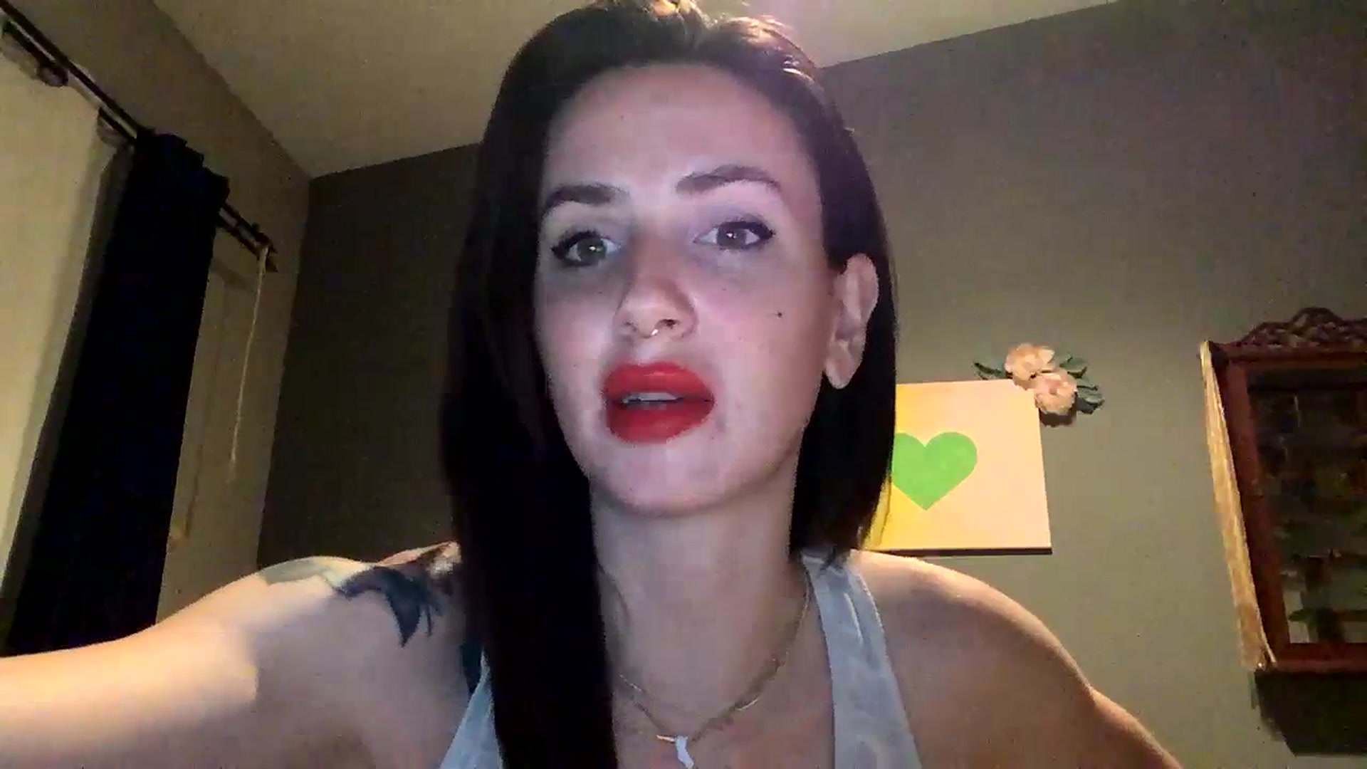 Gallery image thumbnail from Sarah_autumns's myfreecams stream on, 06/27/2023, 07:08 image 3 of 20