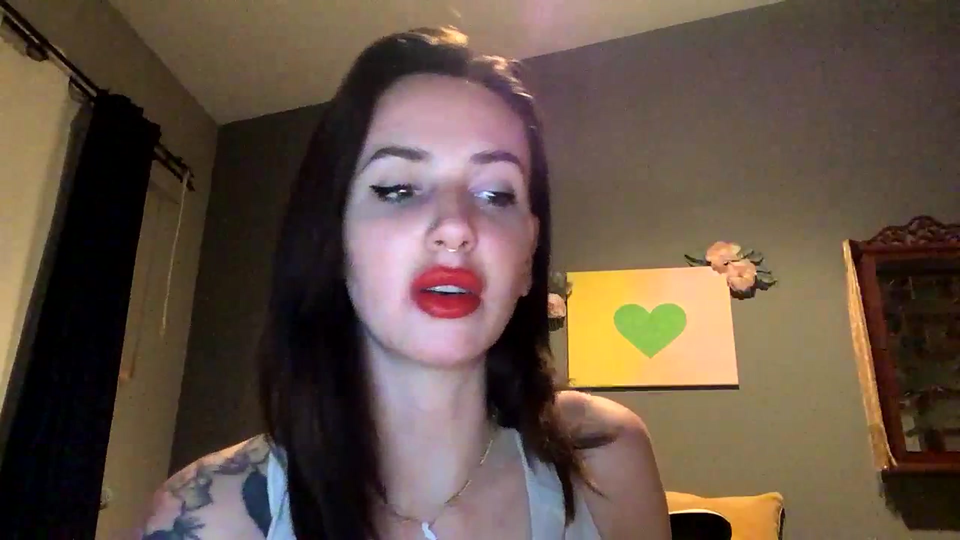 Gallery image thumbnail from Sarah_autumns's myfreecams stream on, 06/27/2023, 07:08 image 6 of 20