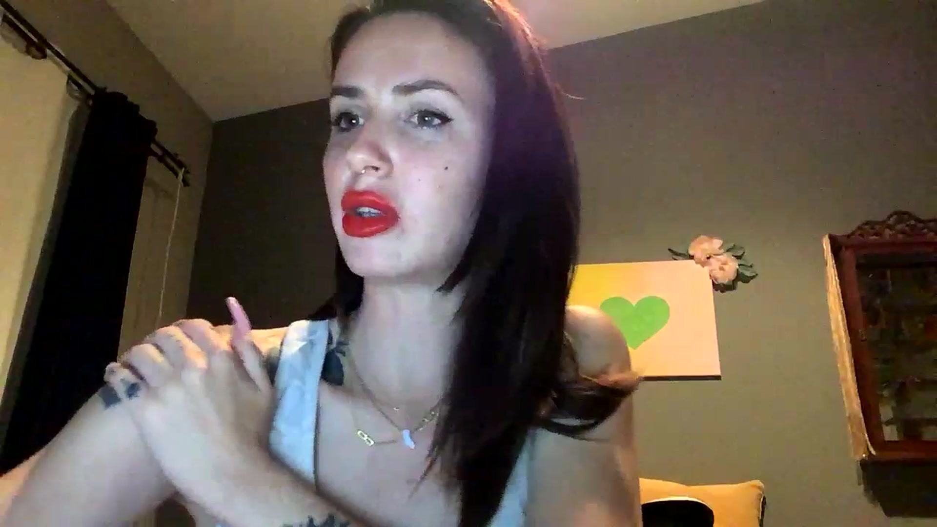Gallery image thumbnail from Sarah_autumns's myfreecams stream on, 06/27/2023, 07:08 image 19 of 20