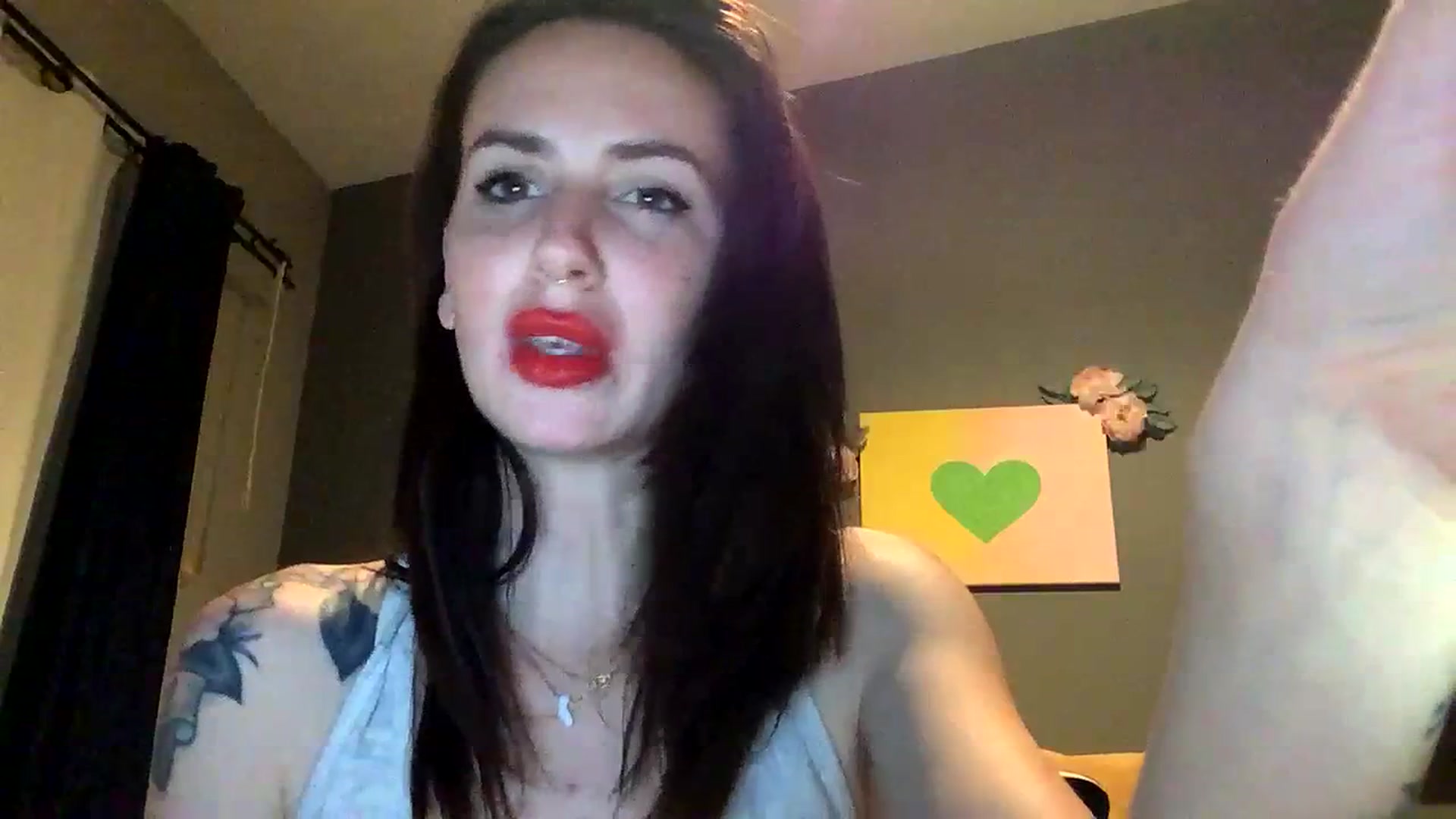 Gallery image thumbnail from Sarah_autumns's myfreecams stream on, 06/27/2023, 07:08 image 17 of 20