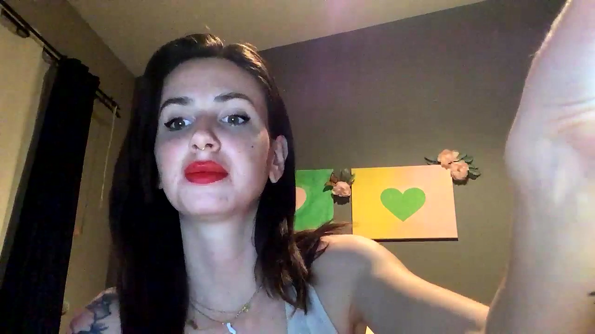 Gallery image thumbnail from Sarah_autumns's myfreecams stream on, 06/27/2023, 07:08 image 7 of 20