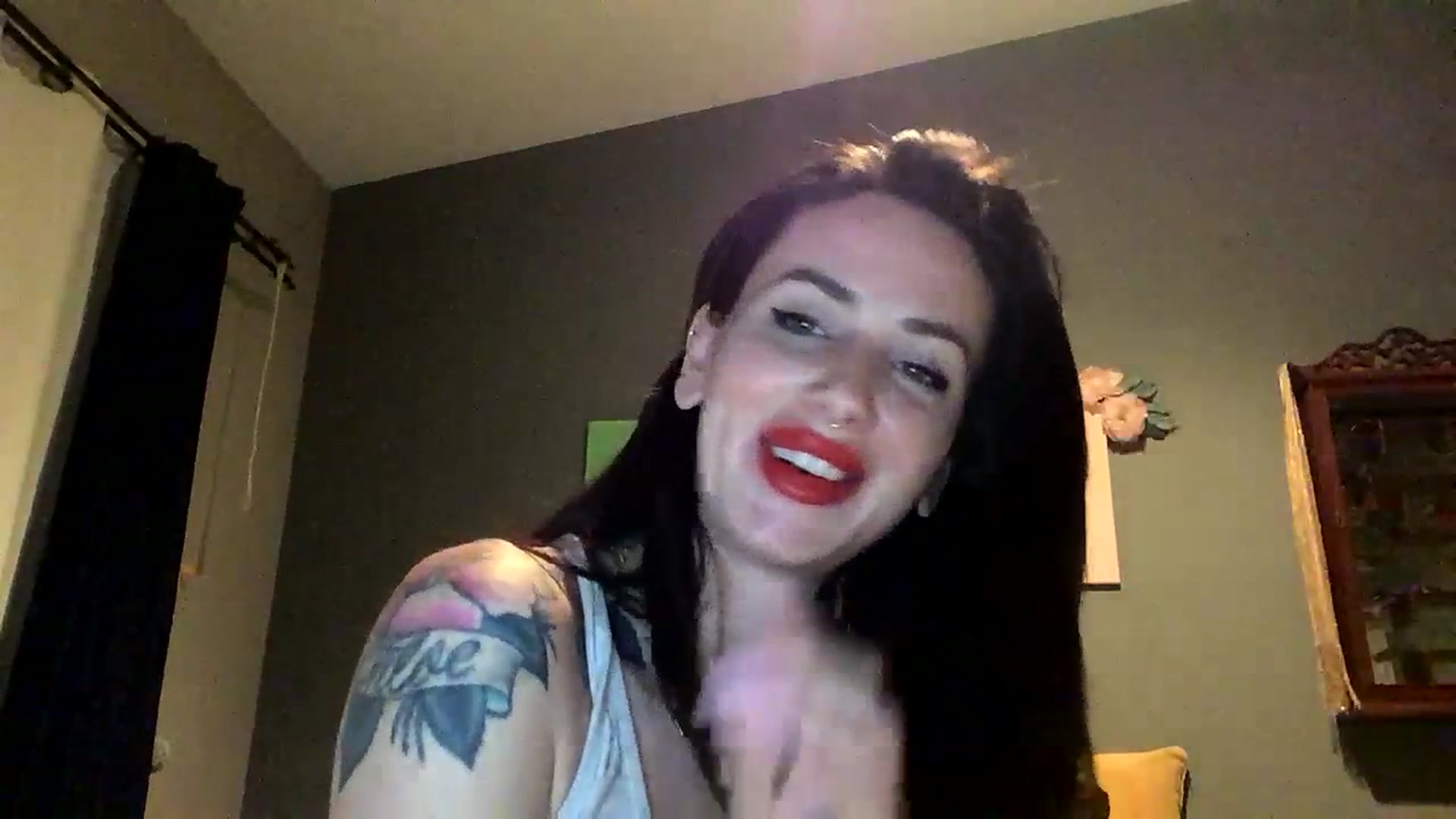 Gallery image thumbnail from Sarah_autumns's myfreecams stream on, 06/27/2023, 07:08 image 13 of 20