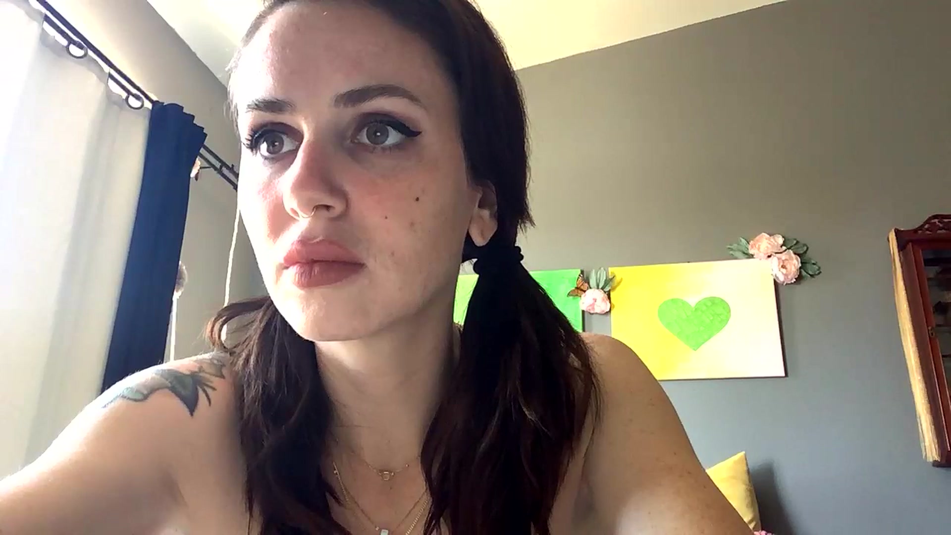 Gallery image thumbnail from Sarah_autumns's myfreecams stream on, 06/28/2023, 21:12 image 5 of 20