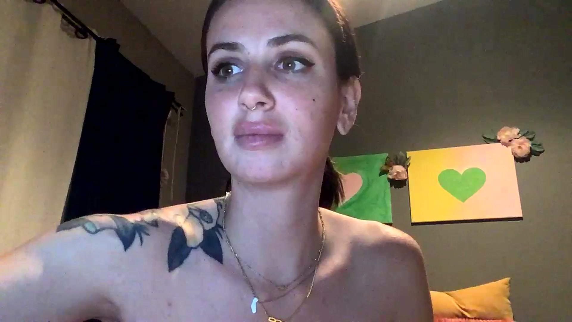 Gallery image thumbnail from Sarah_autumns's myfreecams stream on, 06/29/2023, 08:03 image 4 of 20