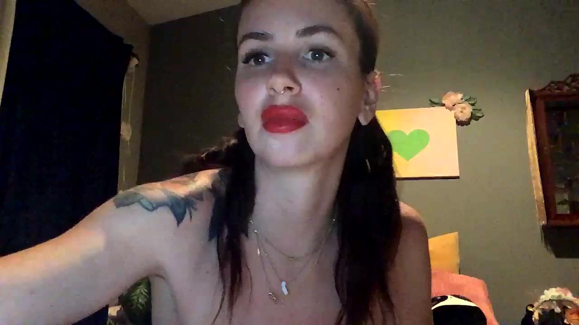 Gallery image thumbnail from Sarah_autumns's myfreecams stream on, 07/19/2023, 07:37 image 15 of 20