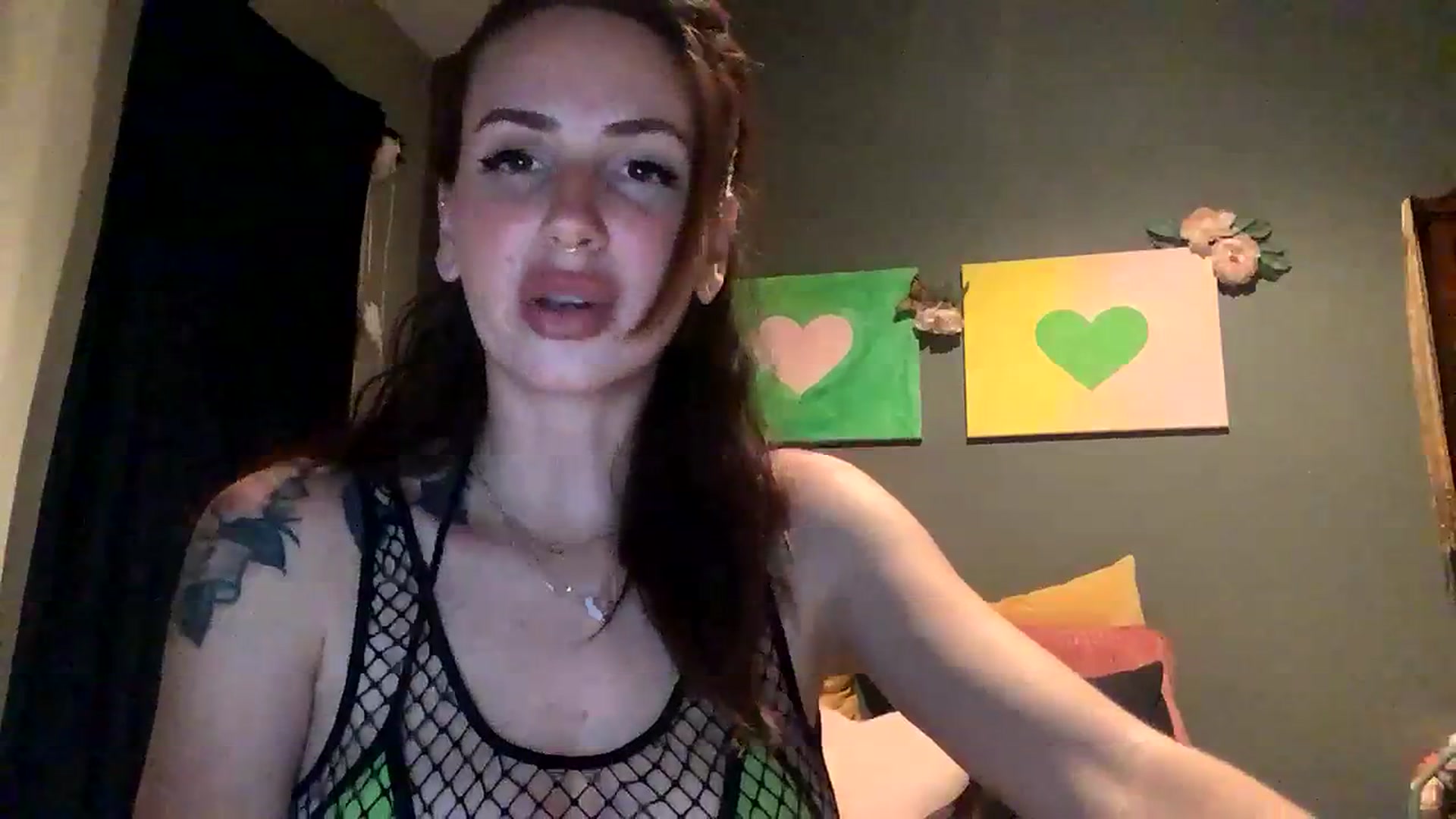 Gallery image thumbnail from Sarah_autumns's myfreecams stream on, 08/03/2023, 07:20 image 7 of 20
