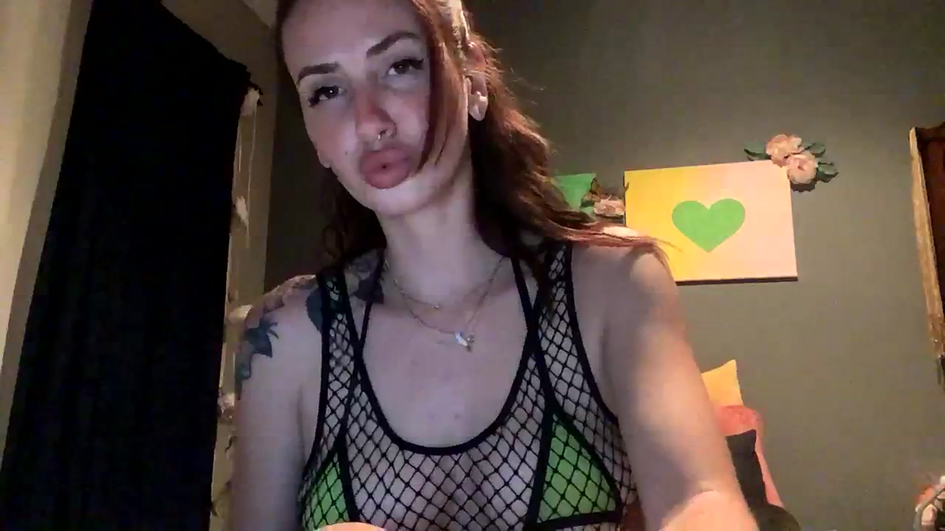 Gallery image thumbnail from Sarah_autumns's myfreecams stream on, 08/03/2023, 07:20 image 14 of 20