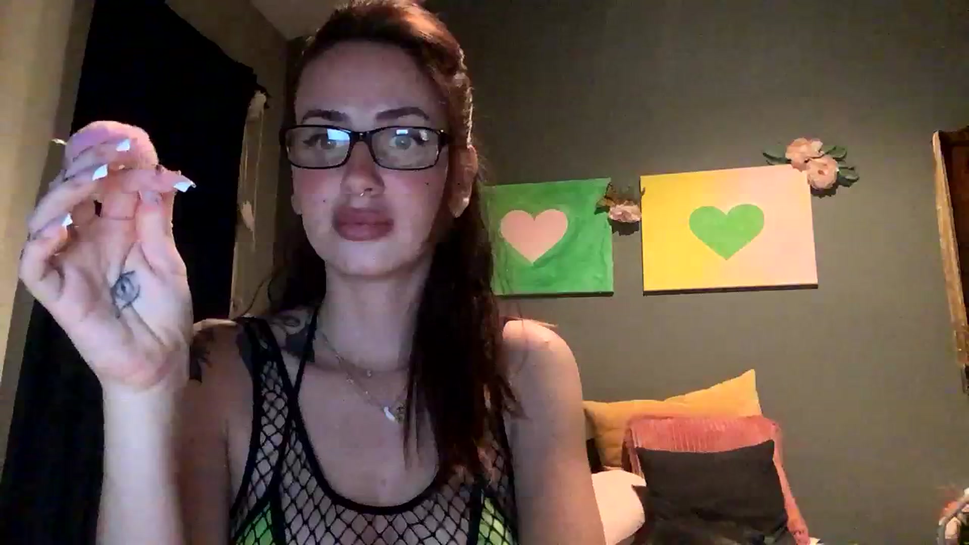 Gallery image thumbnail from Sarah_autumns's myfreecams stream on, 08/03/2023, 07:20 image 11 of 20