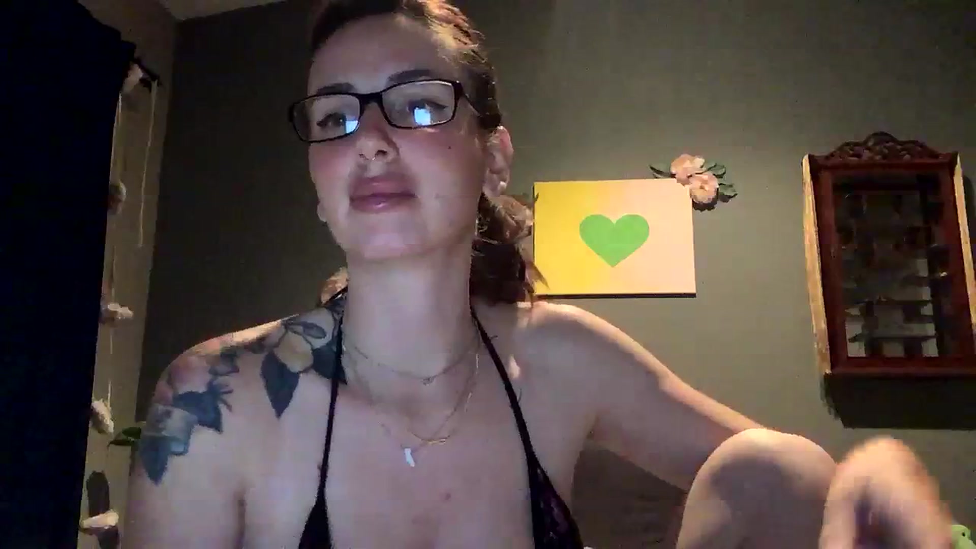 Gallery image thumbnail from Sarah_autumns's myfreecams stream on, 08/14/2023, 07:46 image 10 of 20