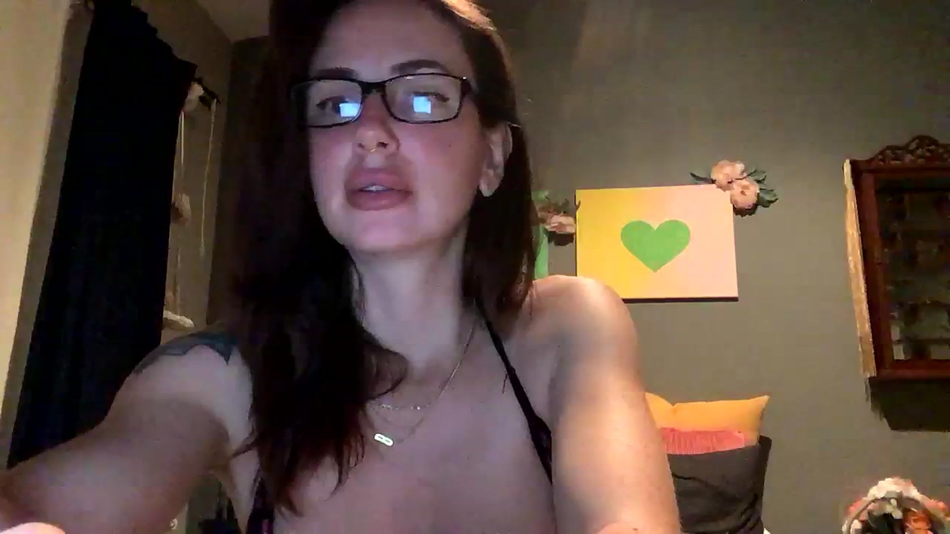 Gallery image thumbnail from Sarah_autumns's myfreecams stream on, 08/21/2023, 07:43 image 15 of 20