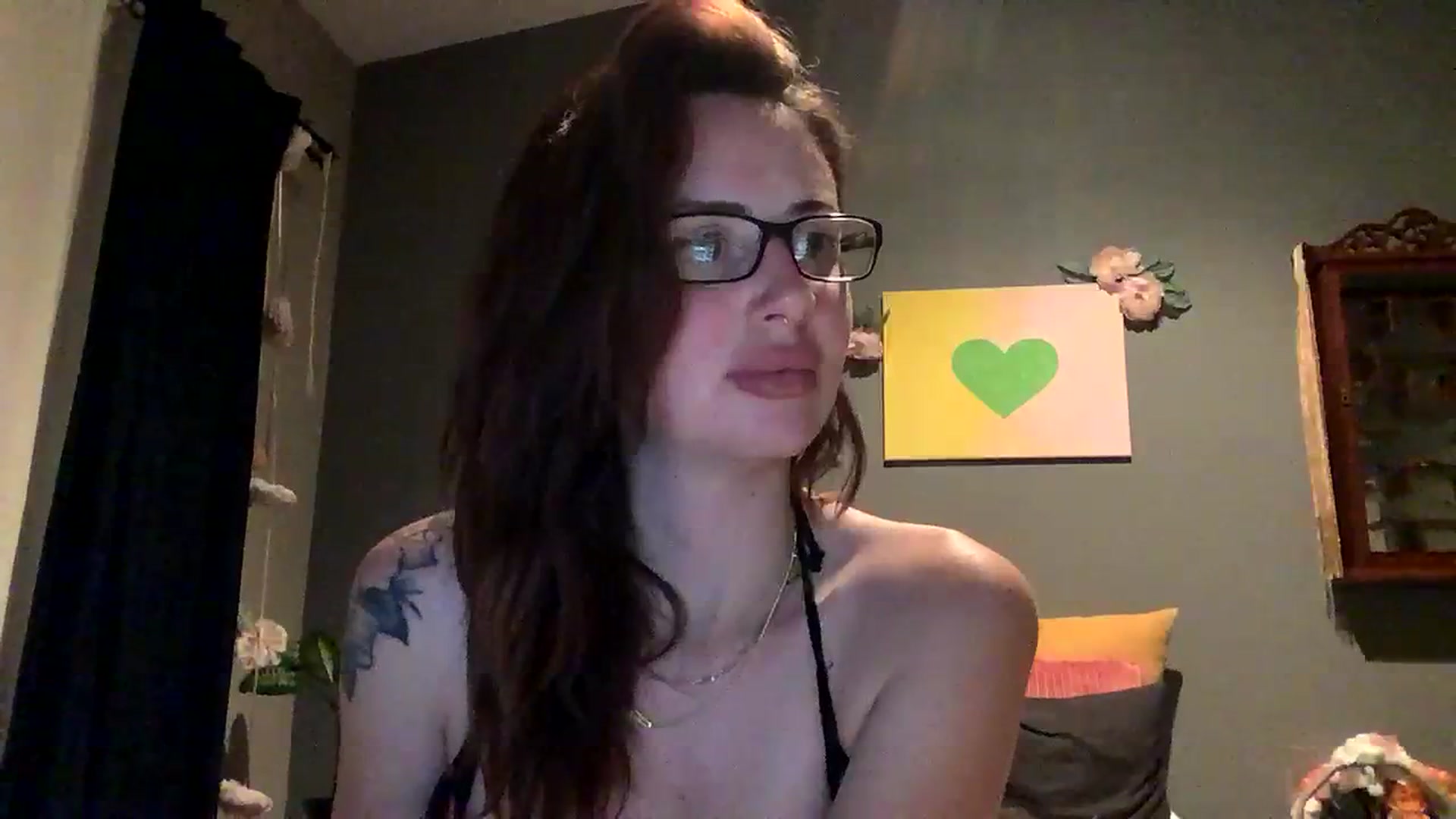 Gallery image thumbnail from Sarah_autumns's myfreecams stream on, 08/21/2023, 07:43 image 4 of 20