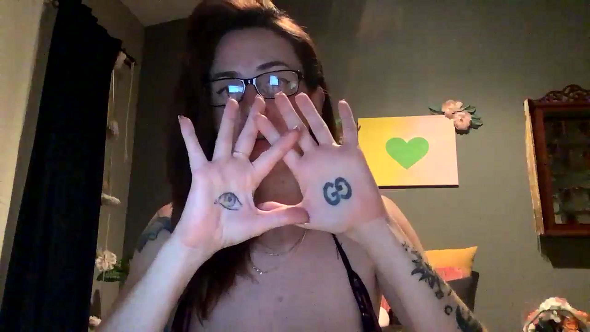 Gallery image thumbnail from Sarah_autumns's myfreecams stream on, 08/21/2023, 07:43 image 5 of 20