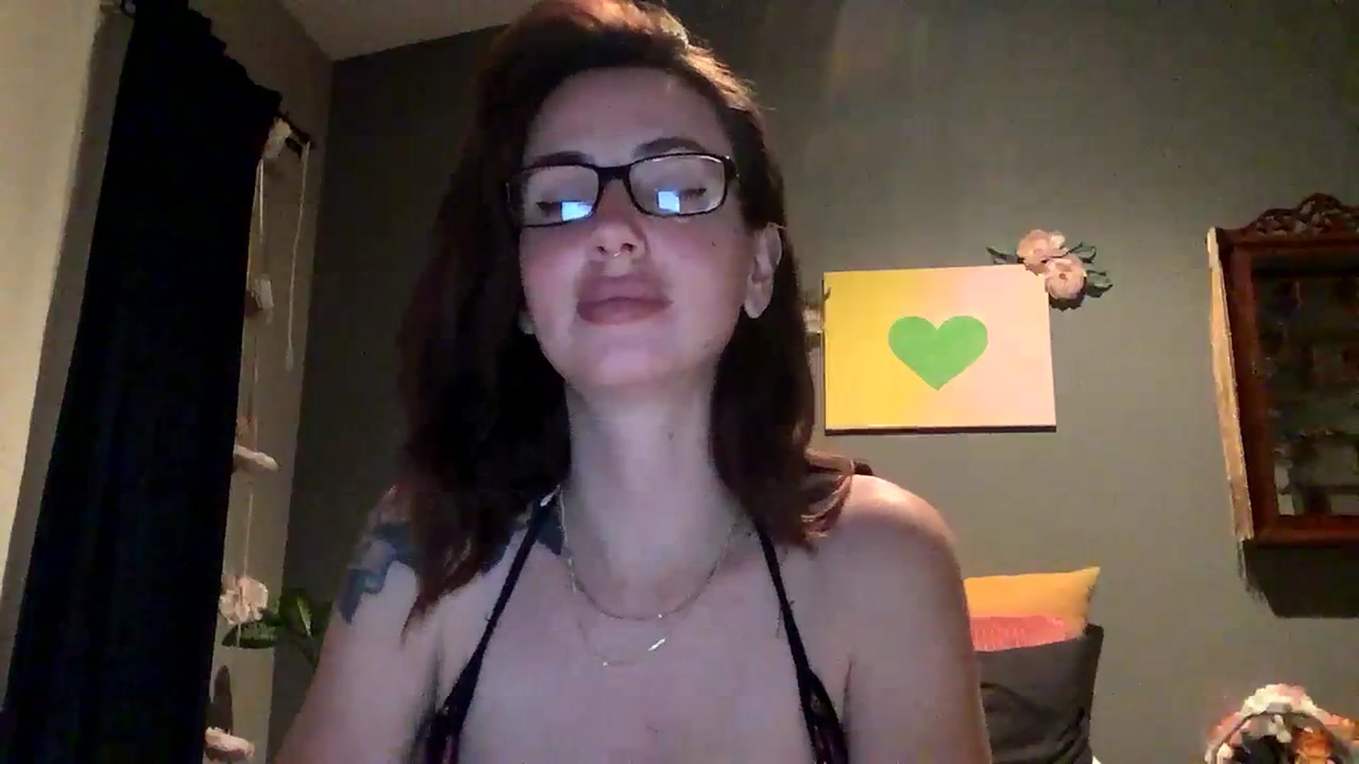 Gallery image thumbnail from Sarah_autumns's myfreecams stream on, 08/21/2023, 07:43 image 3 of 20