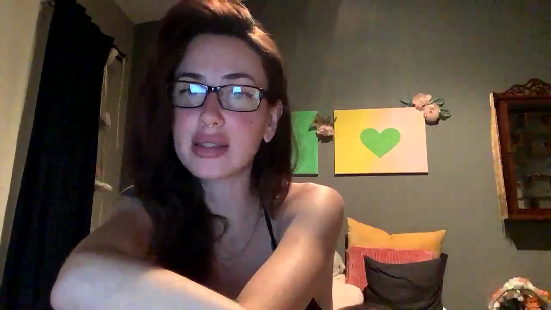 Gallery image thumbnail from Sarah_autumns's myfreecams stream on, 08/21/2023, 07:43 image 6 of 20