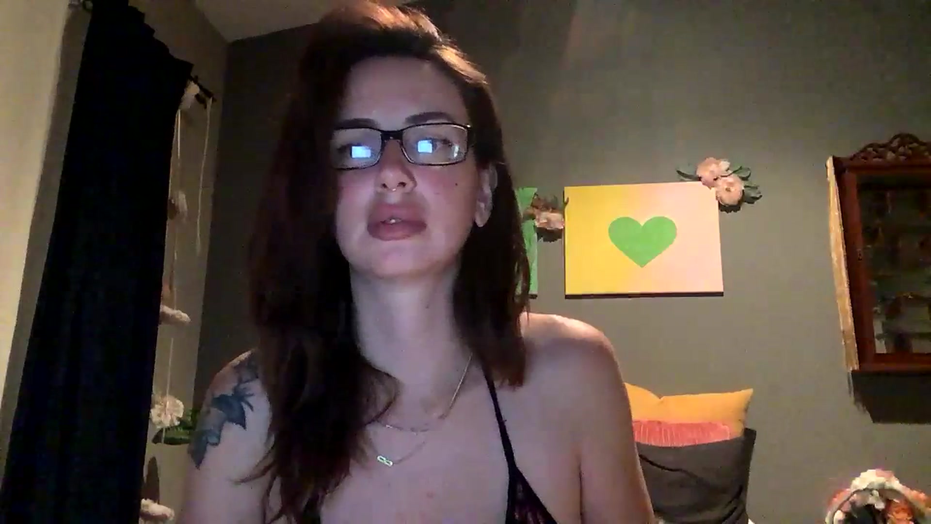 Gallery image thumbnail from Sarah_autumns's myfreecams stream on, 08/21/2023, 07:43 image 19 of 20