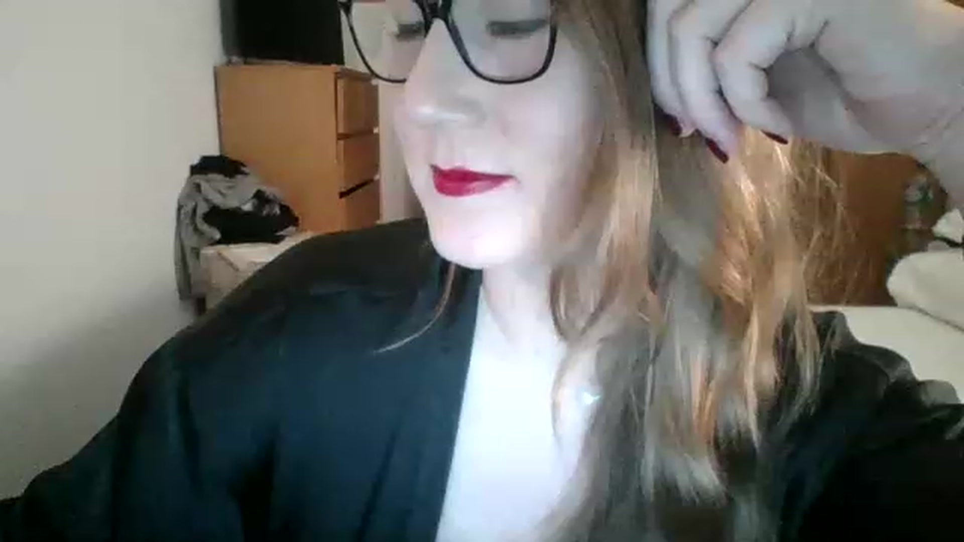 Gallery image thumbnail from Sarahjayne432's myfreecams stream on, 11/28/2022, 19:35 image 16 of 20