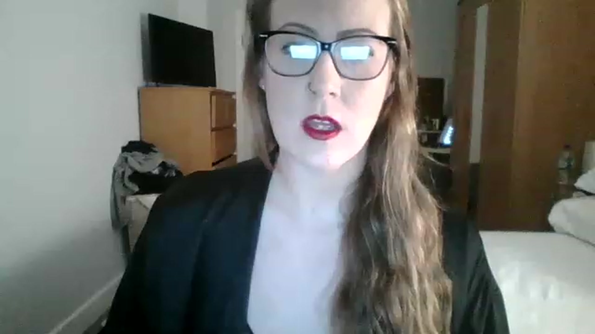 Gallery image thumbnail from Sarahjayne432's myfreecams stream on, 11/28/2022, 19:35 image 3 of 20