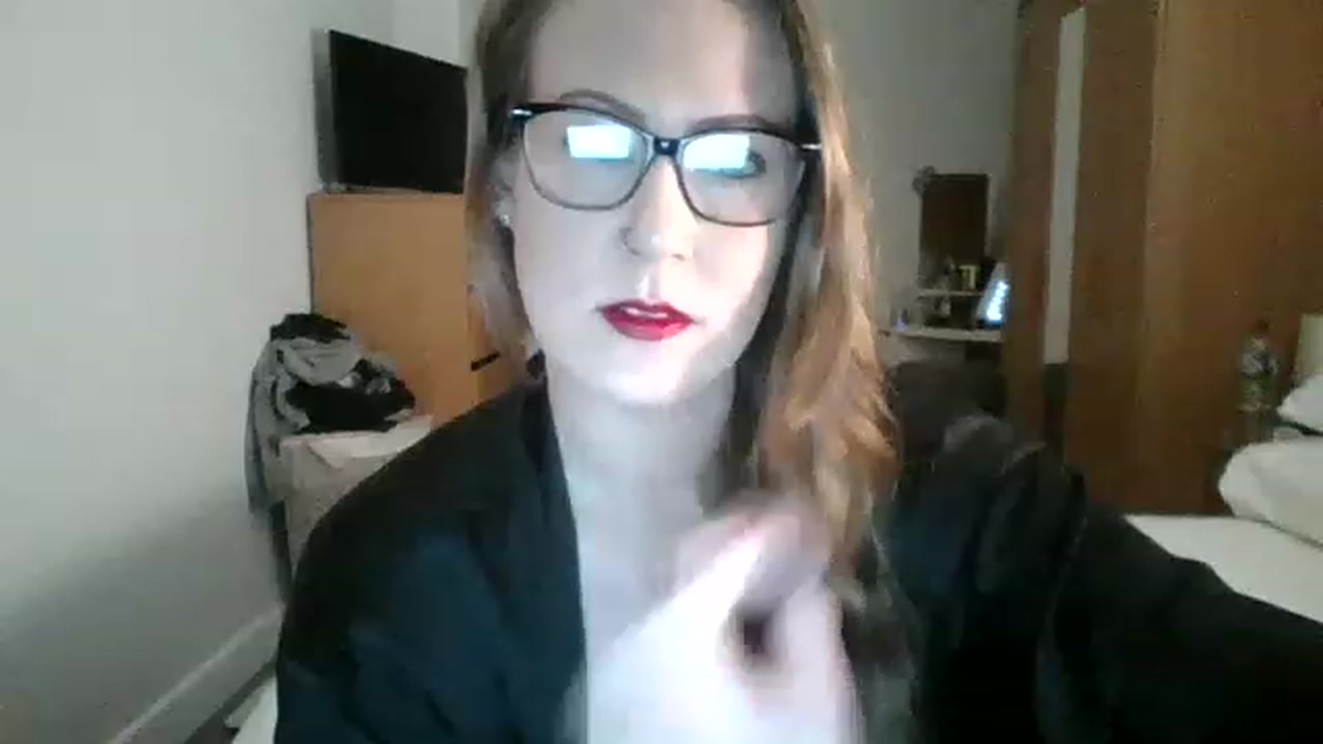 Gallery image thumbnail from Sarahjayne432's myfreecams stream on, 11/28/2022, 19:35 image 2 of 20