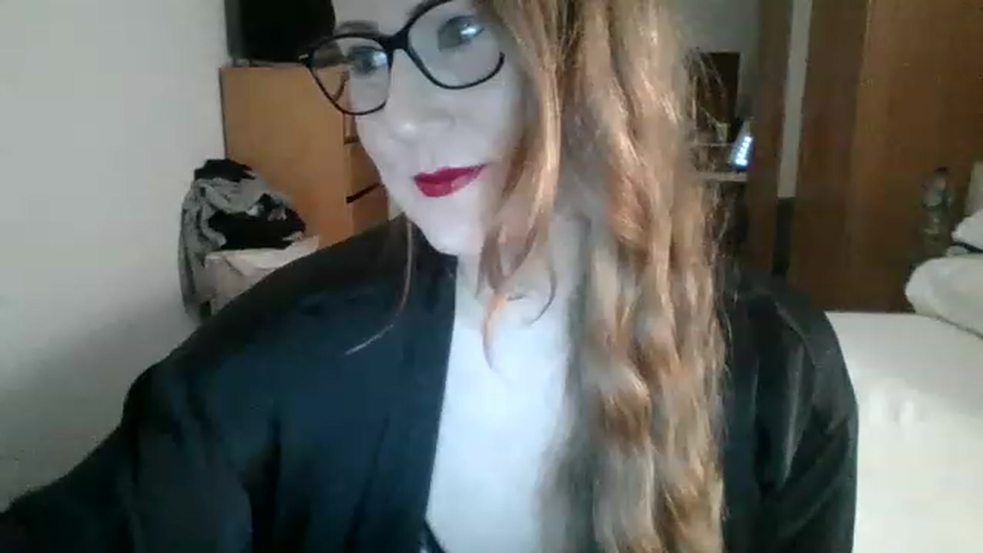 Gallery image thumbnail from Sarahjayne432's myfreecams stream on, 11/28/2022, 19:35 image 18 of 20