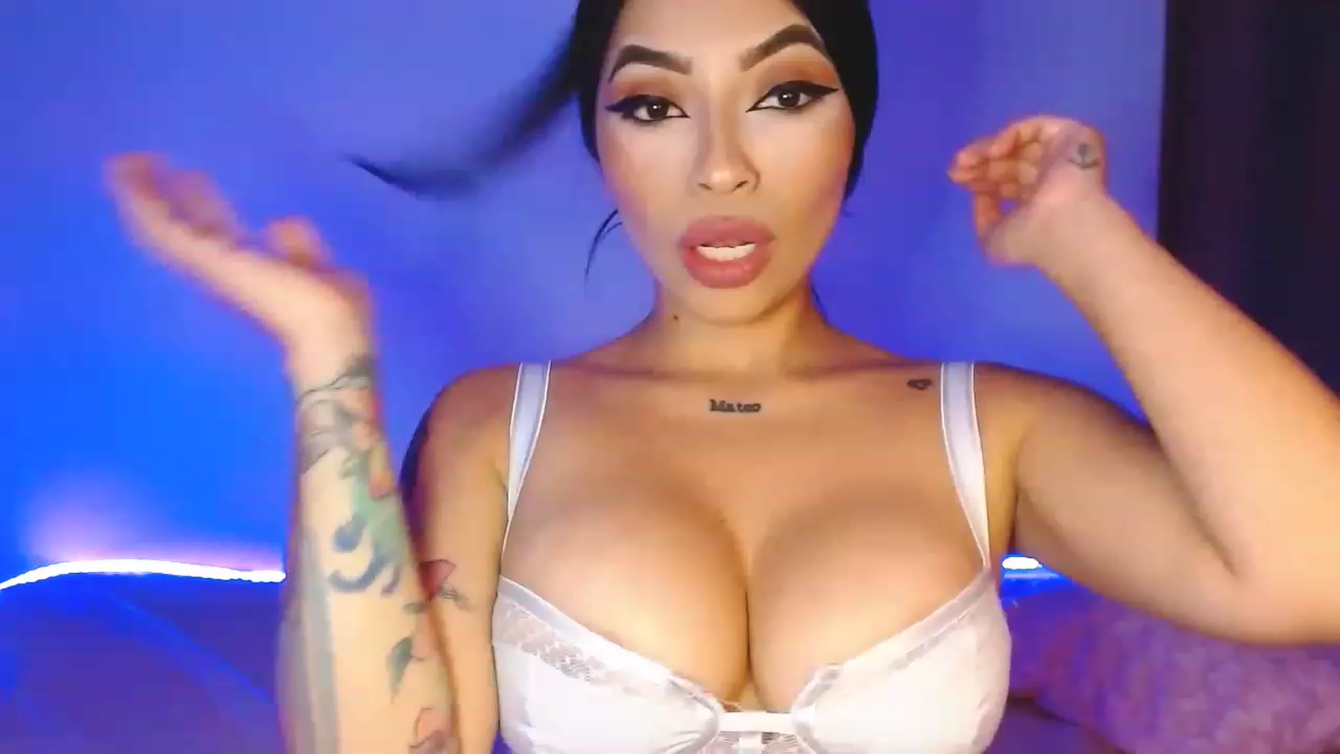 Gallery image thumbnail from Sarahmeyer's myfreecams stream on, 11/25/2022, 02:34 image 4 of 20