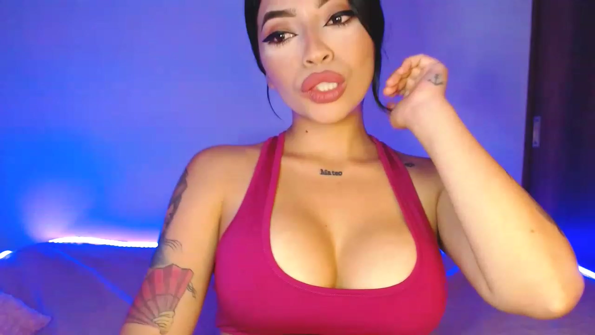 Gallery image thumbnail from Sarahmeyer's myfreecams stream on, 11/26/2022, 03:08 image 2 of 20