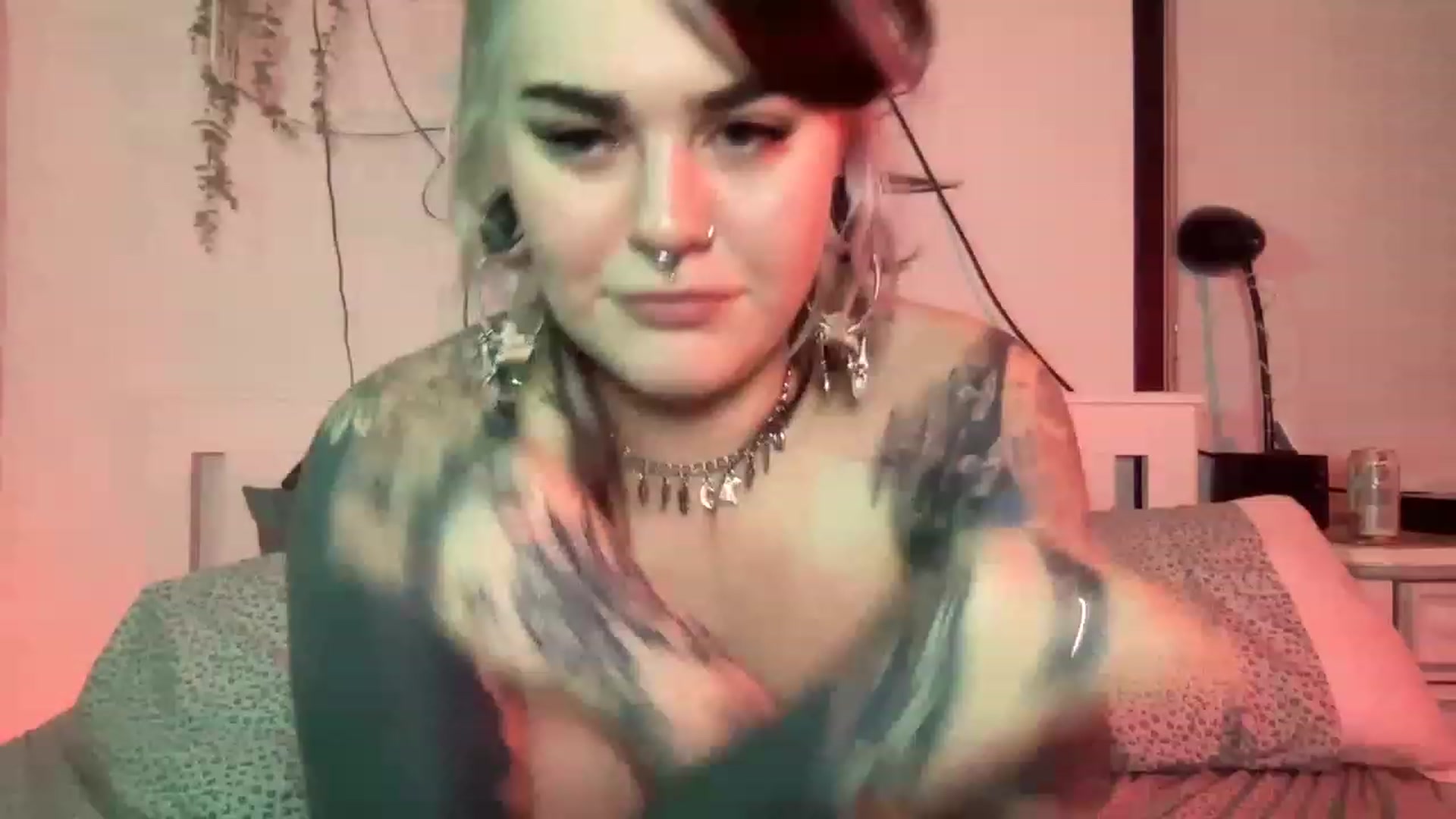 Gallery image thumbnail from Sarahmoonsg's myfreecams stream on, 12/29/2022, 08:57 image 15 of 20
