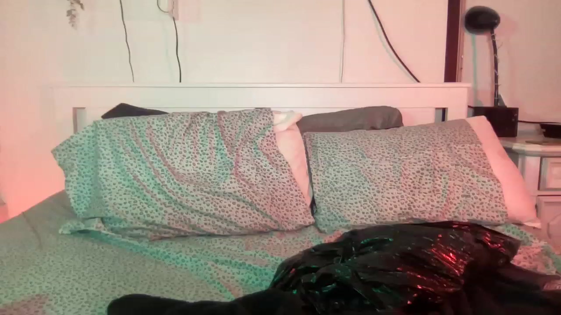 Gallery image thumbnail from Sarahmoonsg's myfreecams stream on, 12/29/2022, 08:57 image 3 of 20